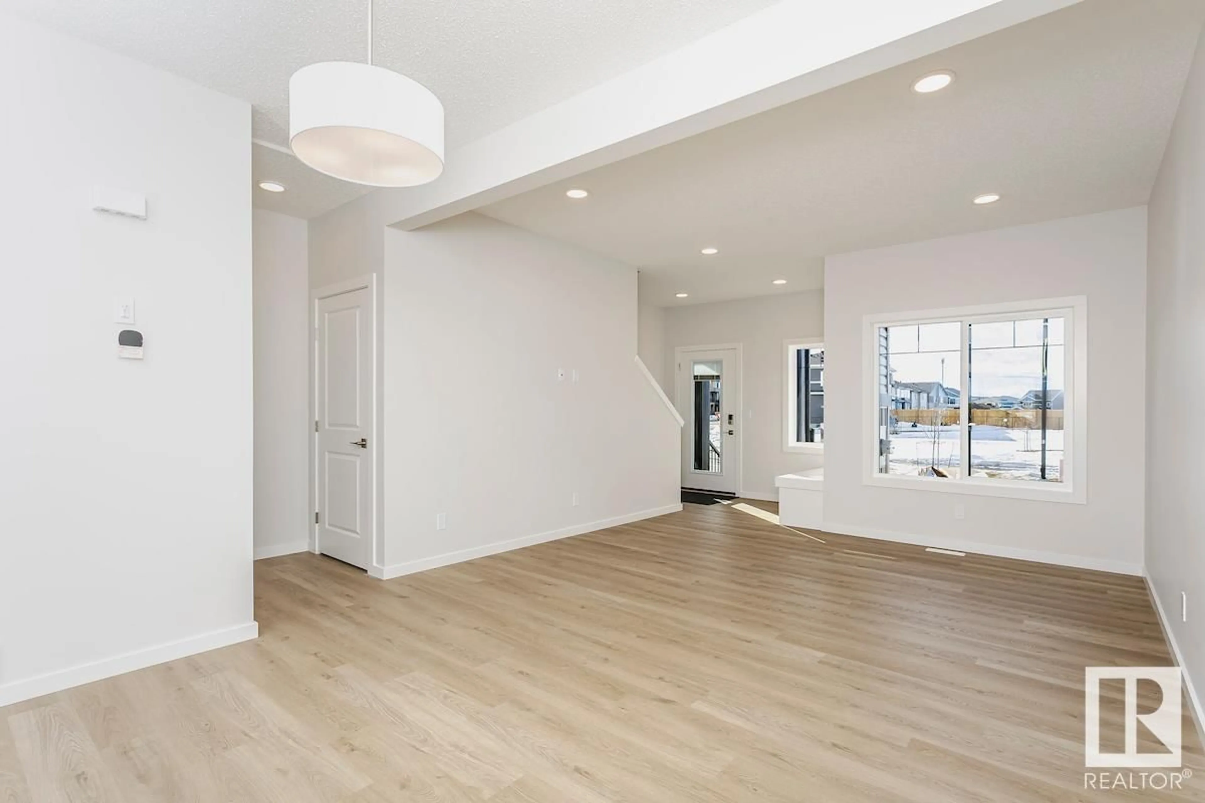 Indoor entryway for 310 HAWTHORN WY, Leduc Alberta T9E0B1