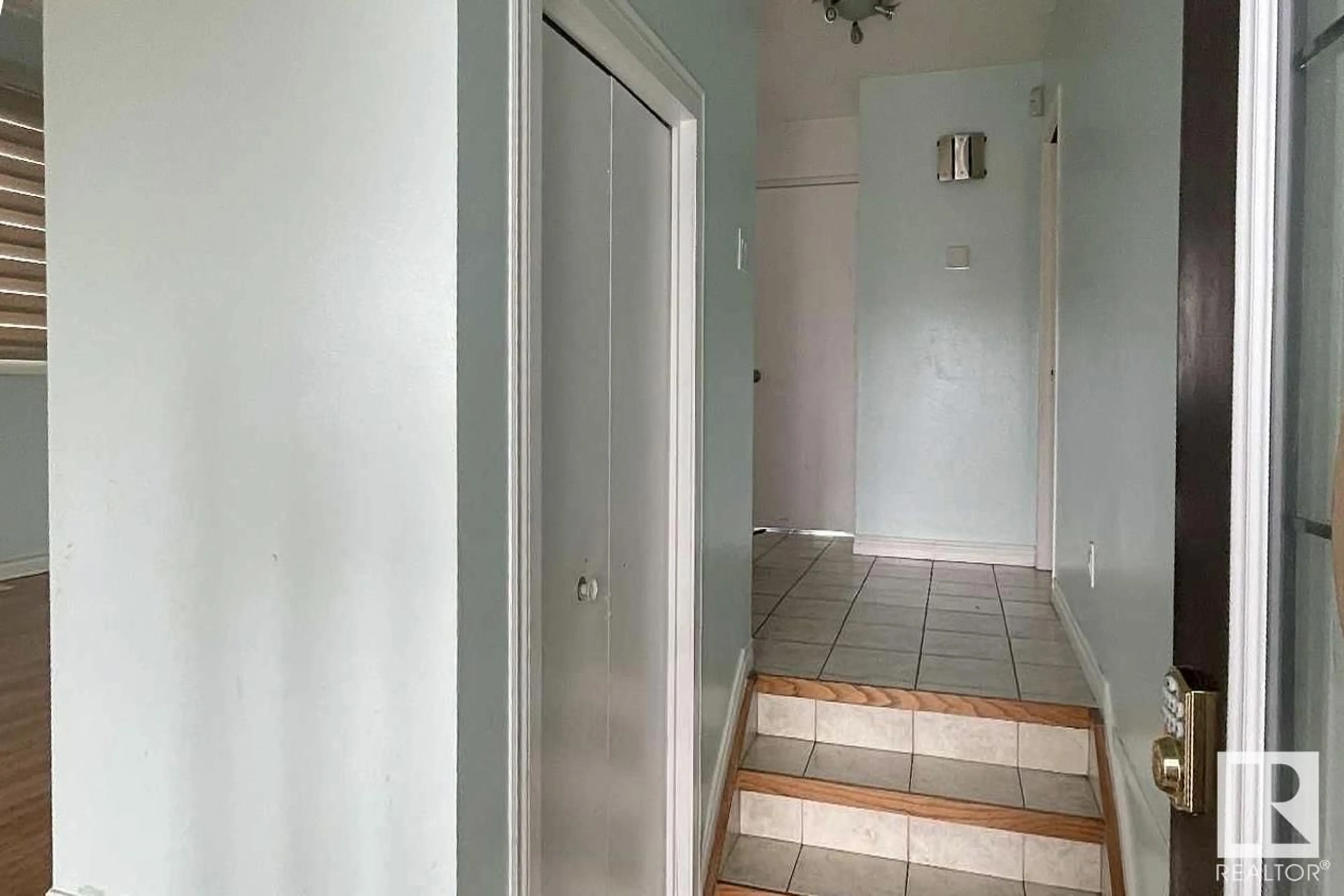 Unknown for 2831 36 ST NW, Edmonton Alberta T6L3Y6