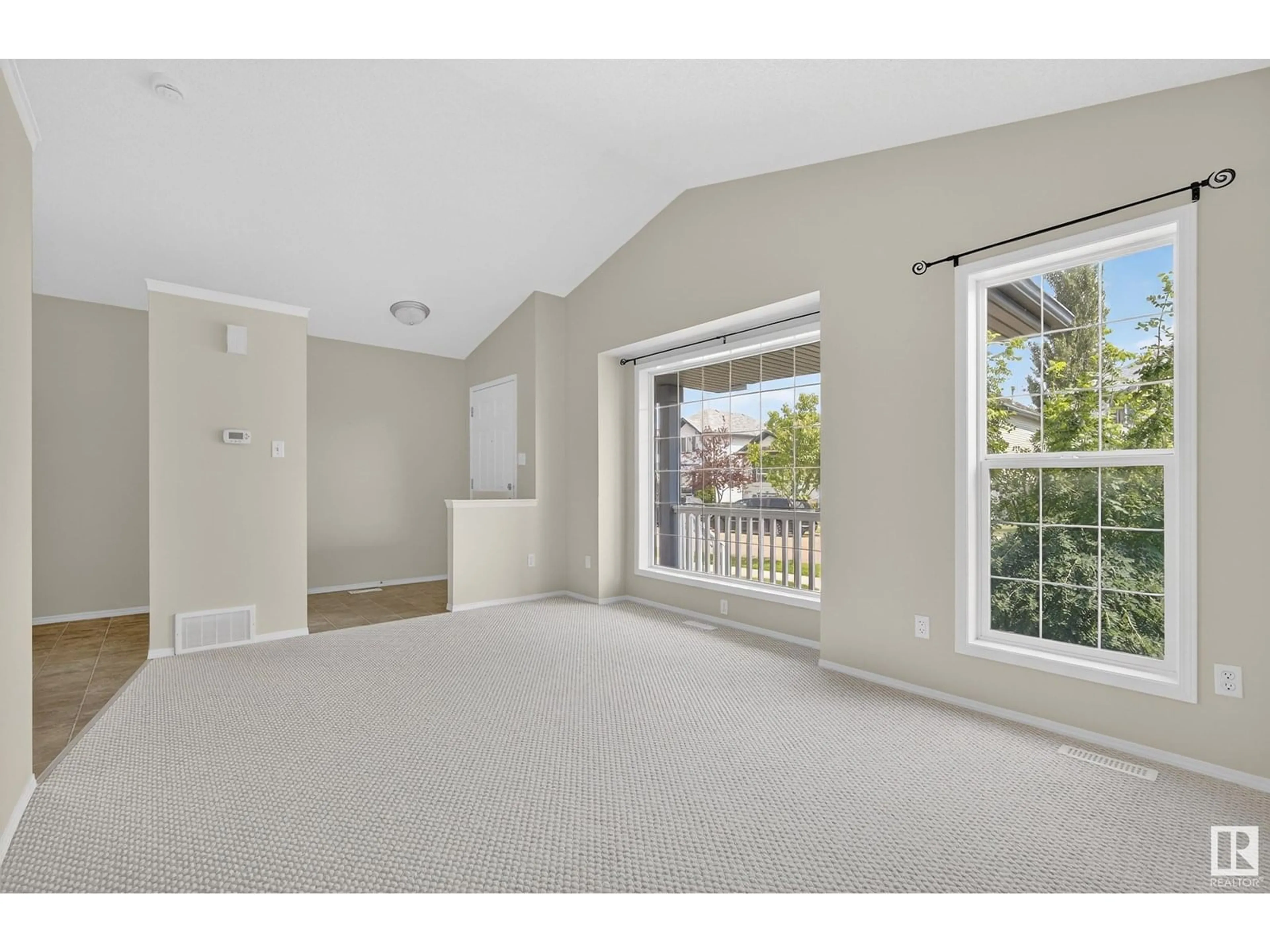 A pic of a room for 2904 31 ST, Edmonton Alberta T6T1V1
