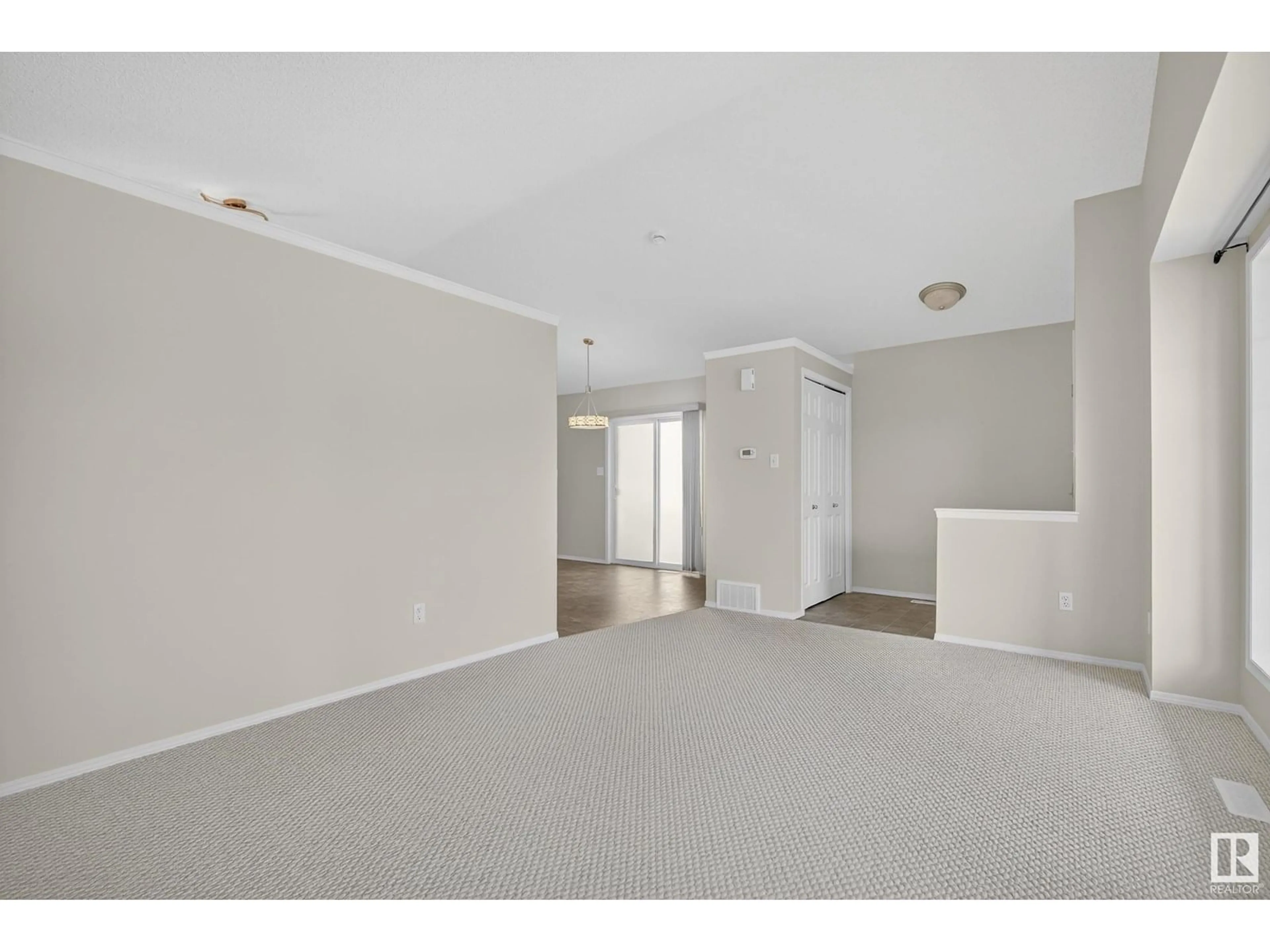 A pic of a room for 2904 31 ST, Edmonton Alberta T6T1V1