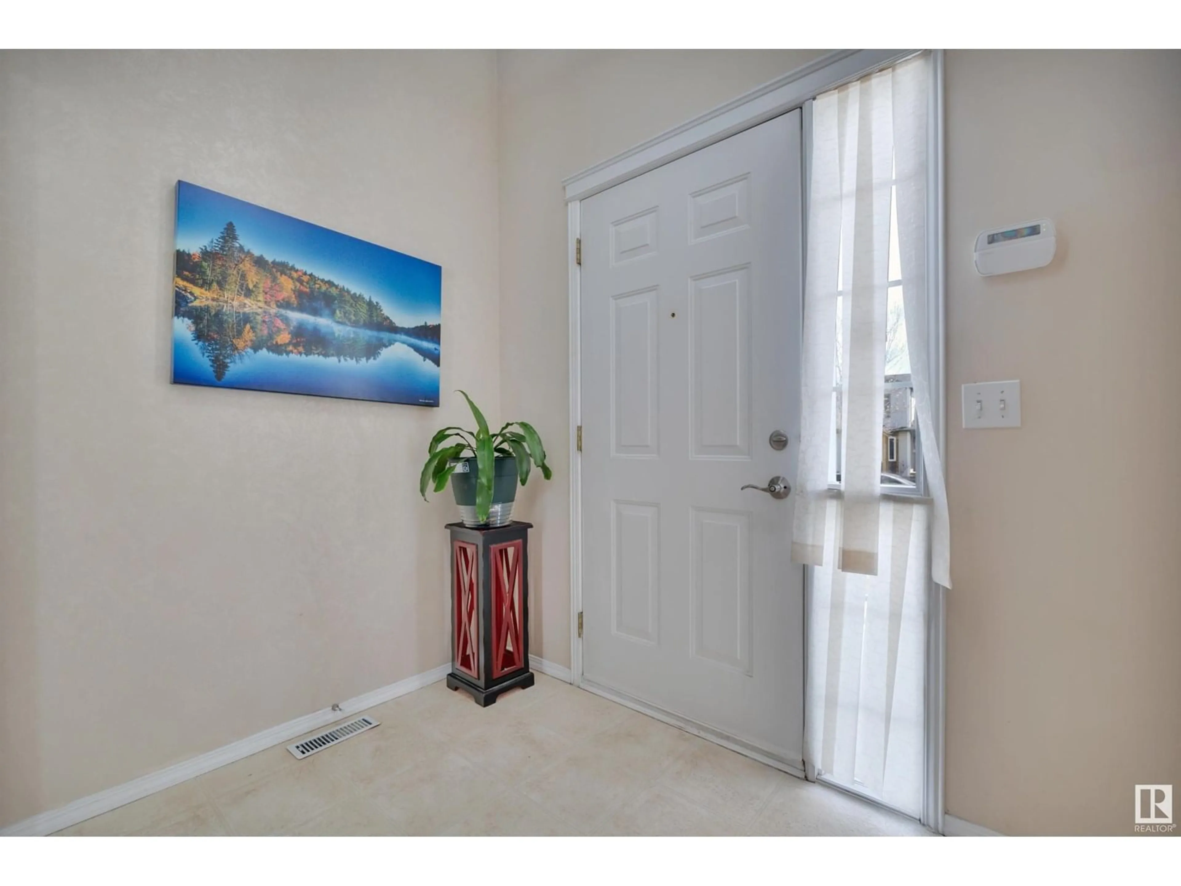 Indoor entryway for NW - 15016 134 ST, Edmonton Alberta T6V1M6