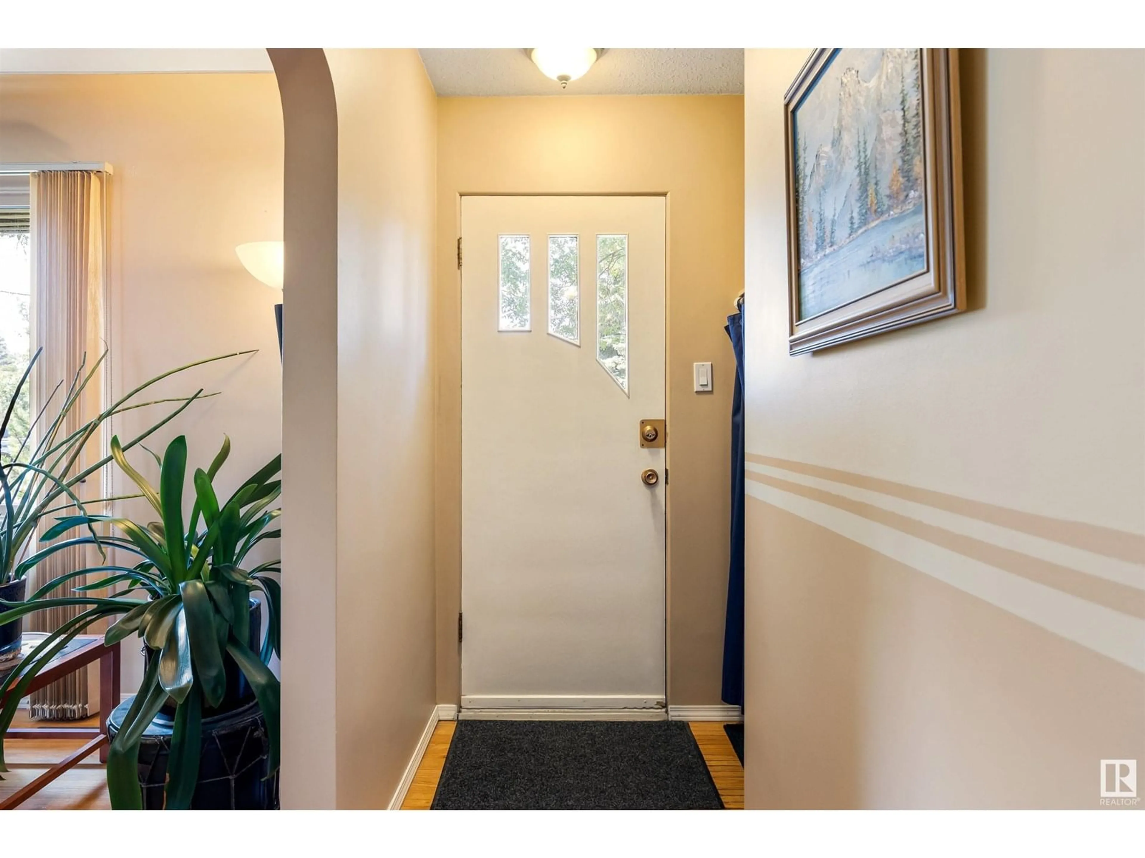 Indoor entryway for NW - 12335 131 ST, Edmonton Alberta T5L1N4