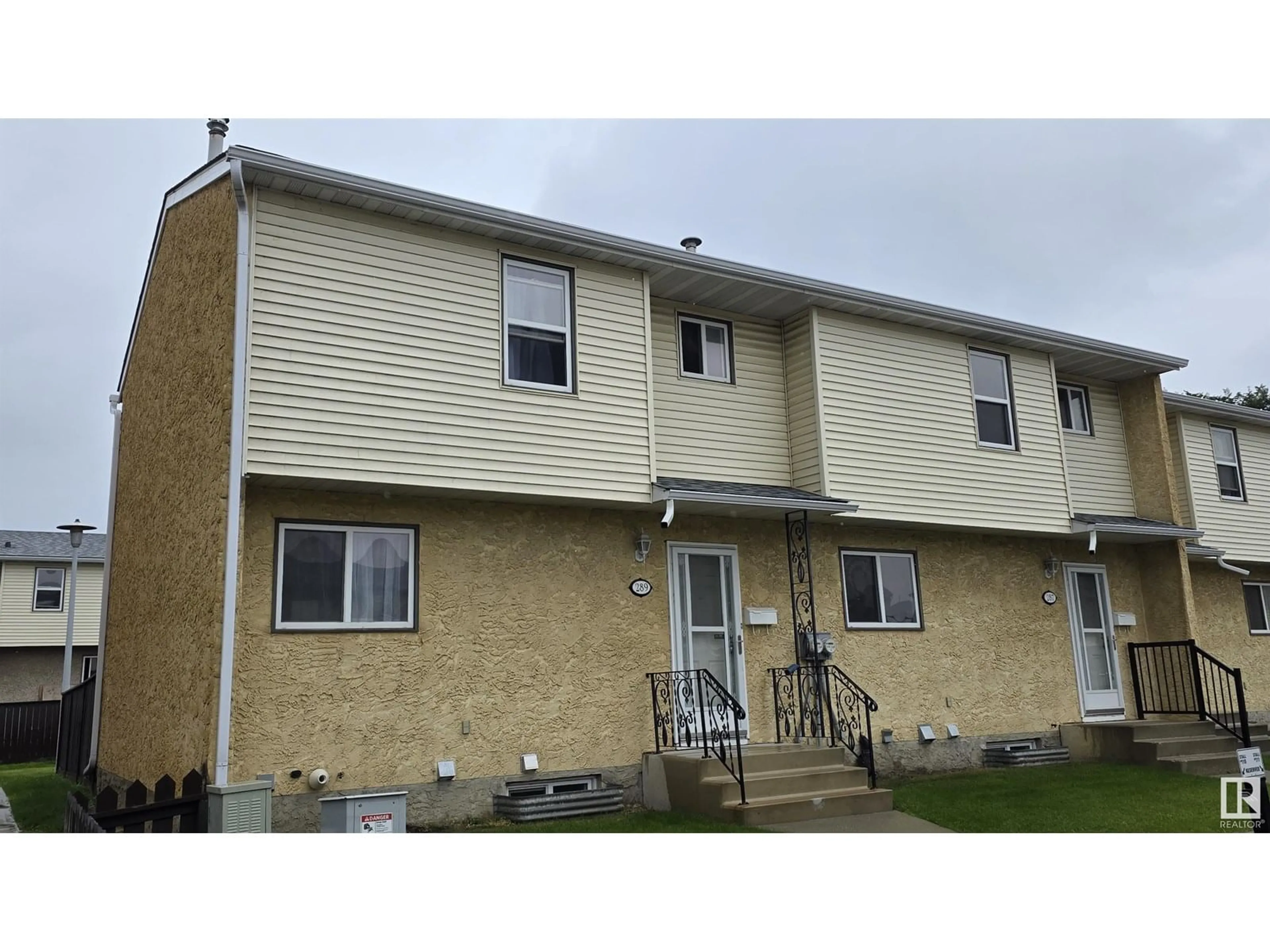 Home with vinyl exterior material, building for 289 HARRISON DR, Edmonton Alberta T5A2X5