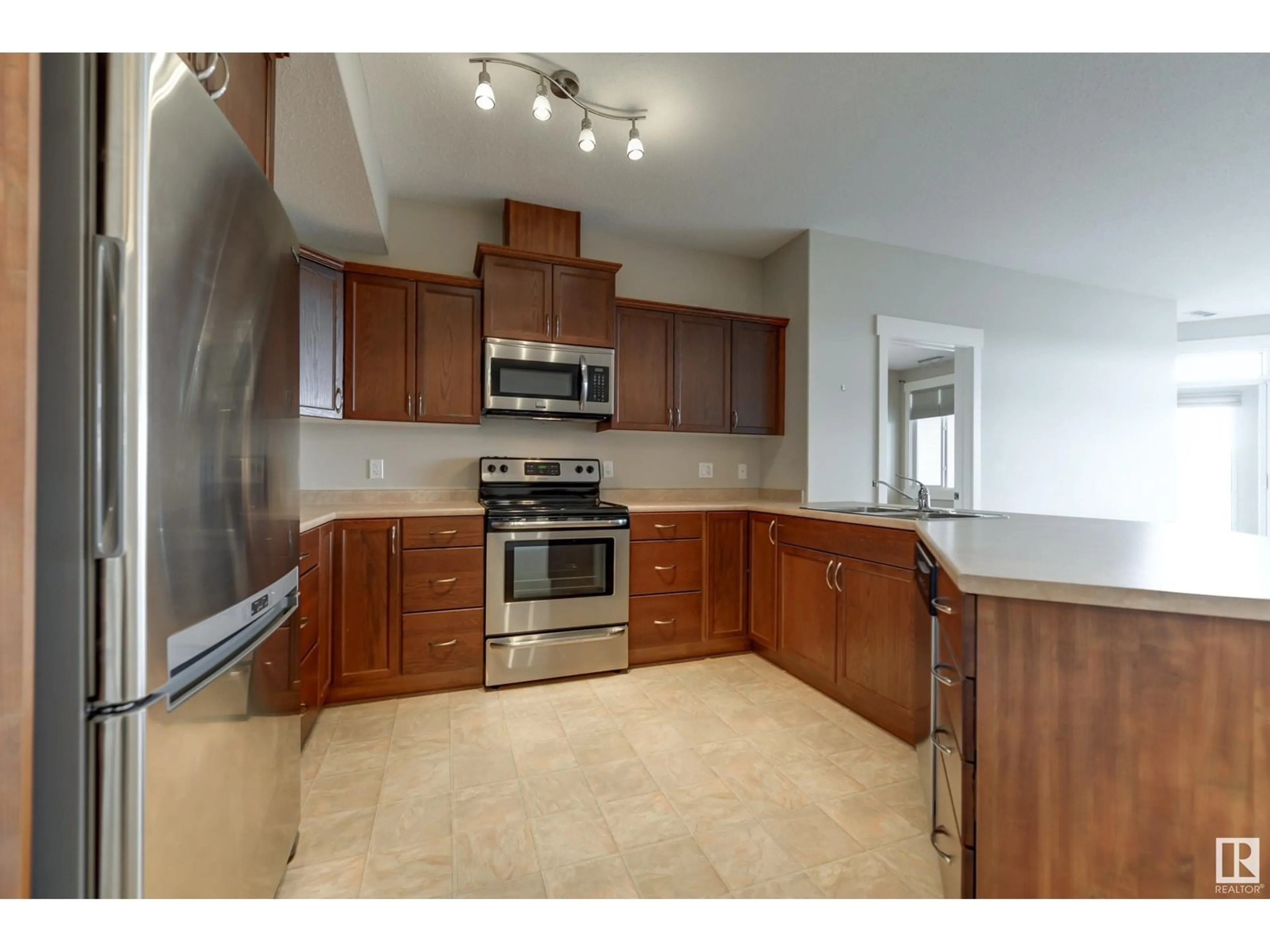 Standard kitchen, unknown for 338 - 511 QUEEN ST, Spruce Grove Alberta T7X0G4
