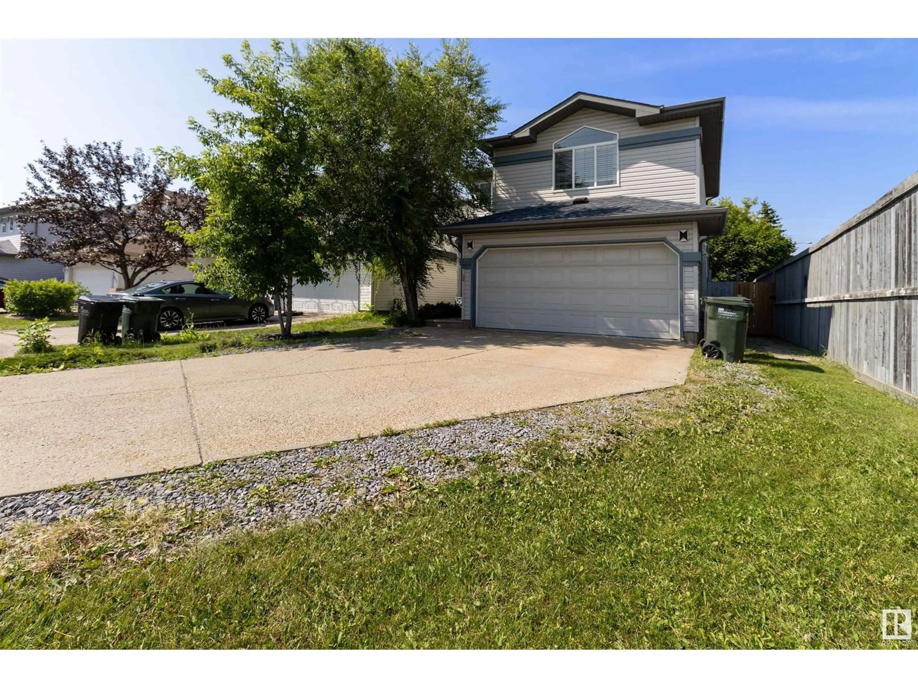 A pic from outside/outdoor area/front of a property/back of a property/a pic from drone, street for 281 FOXBORO PT, Sherwood Park Alberta T8A6C6