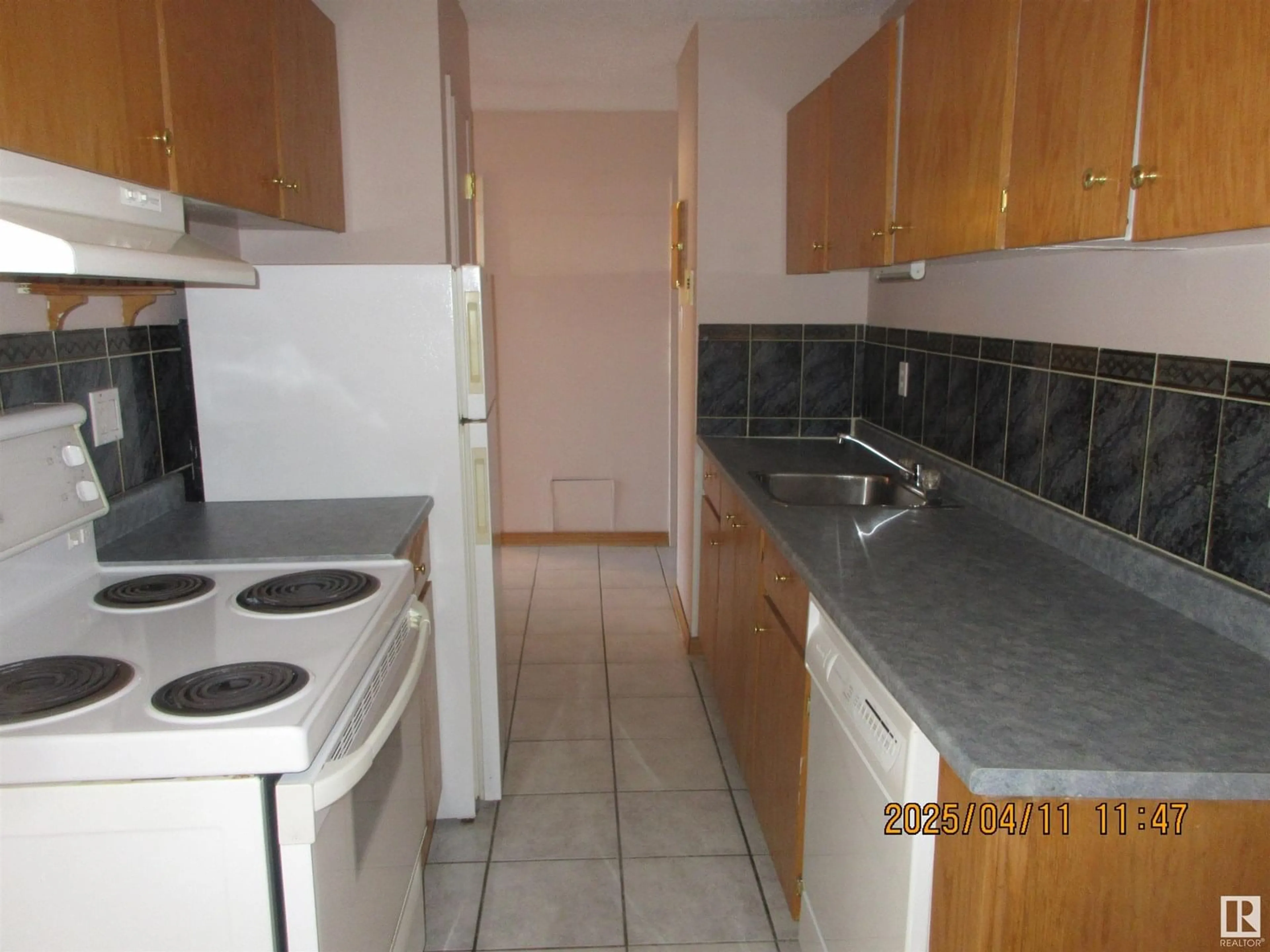 Standard kitchen, unknown for #4 - 10616 123 ST, Edmonton Alberta T5N1P2