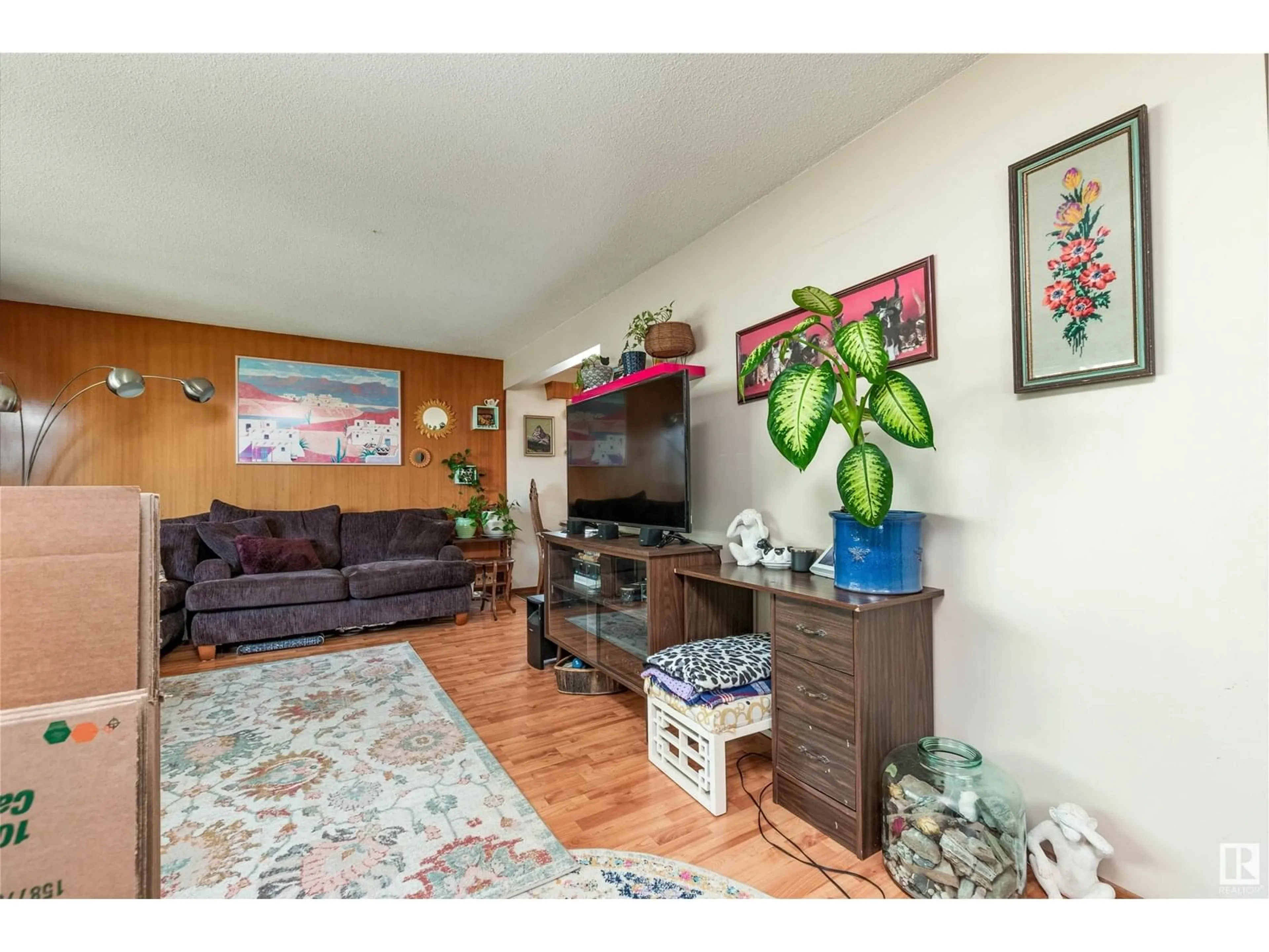Living room with furniture, wood/laminate floor for NW - 12735 129 ST, Edmonton Alberta T5L1H9