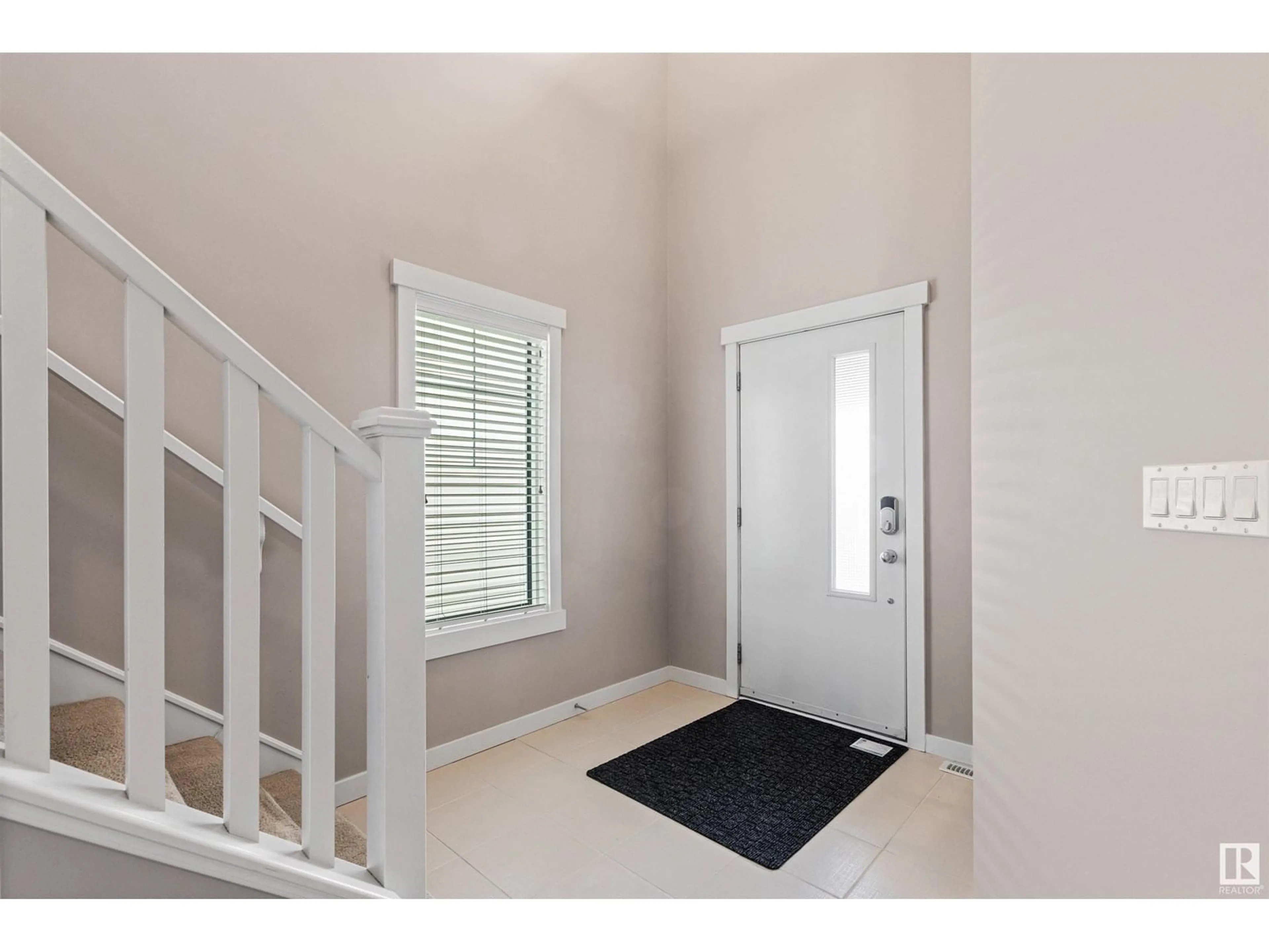 Indoor entryway for SW - 3952 CLAXTON LO, Edmonton Alberta T6W1Y7