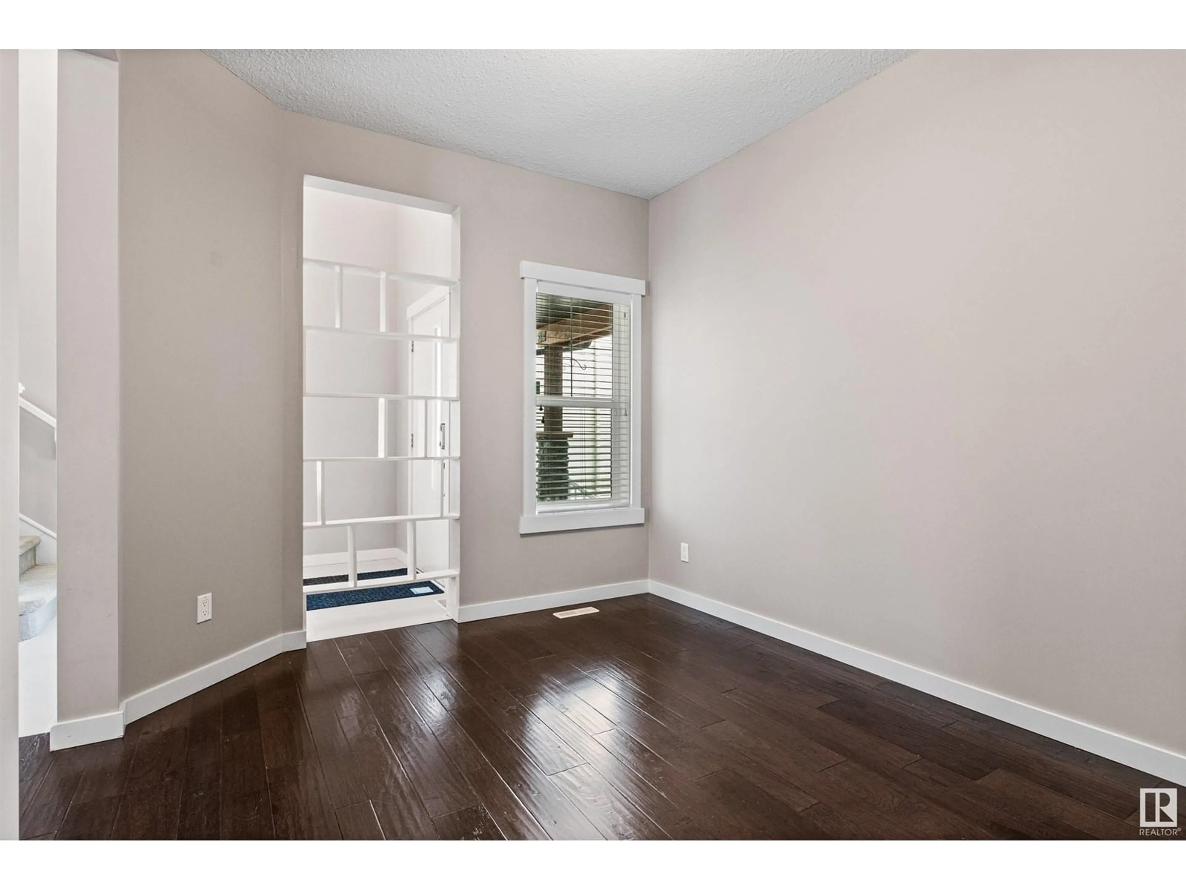 Indoor entryway for SW - 3952 CLAXTON LO, Edmonton Alberta T6W1Y7