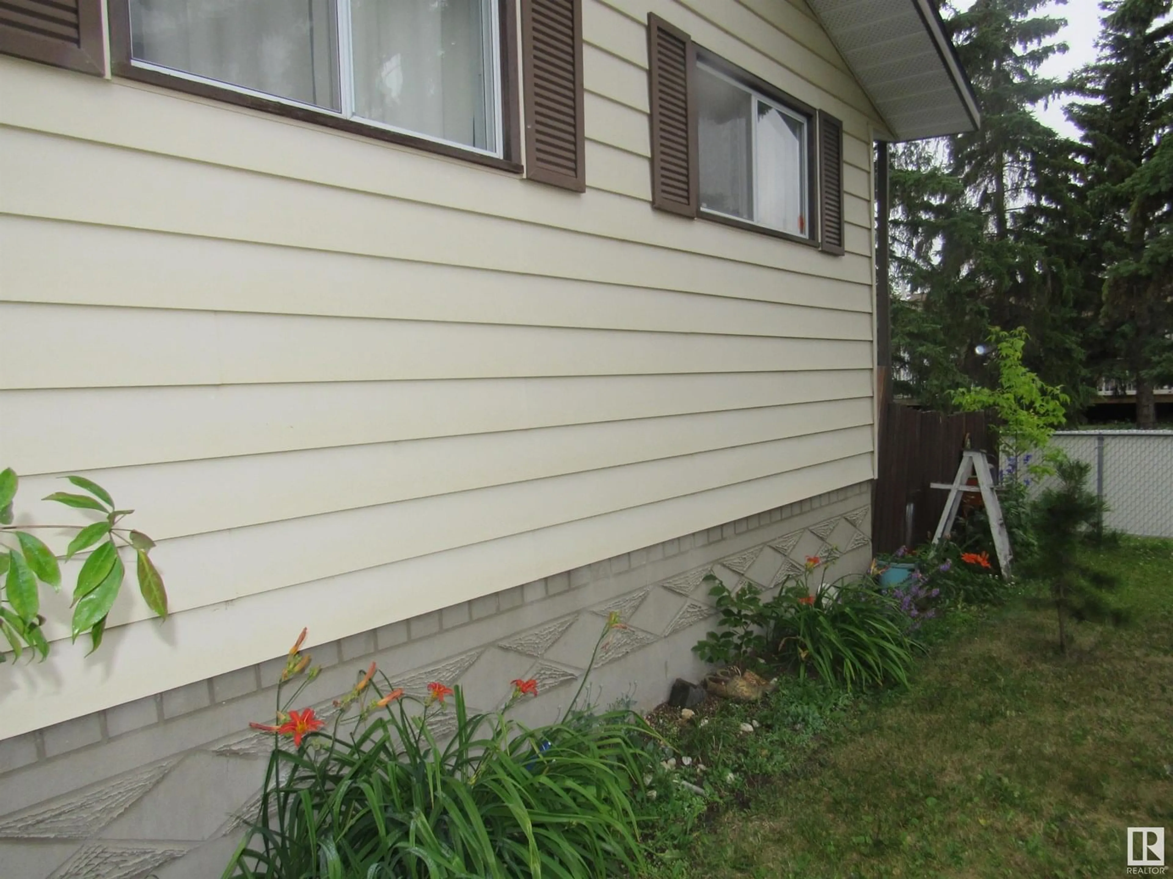 Home with vinyl exterior material, building for 4611 53 AVE, Barrhead Alberta T7N1H3