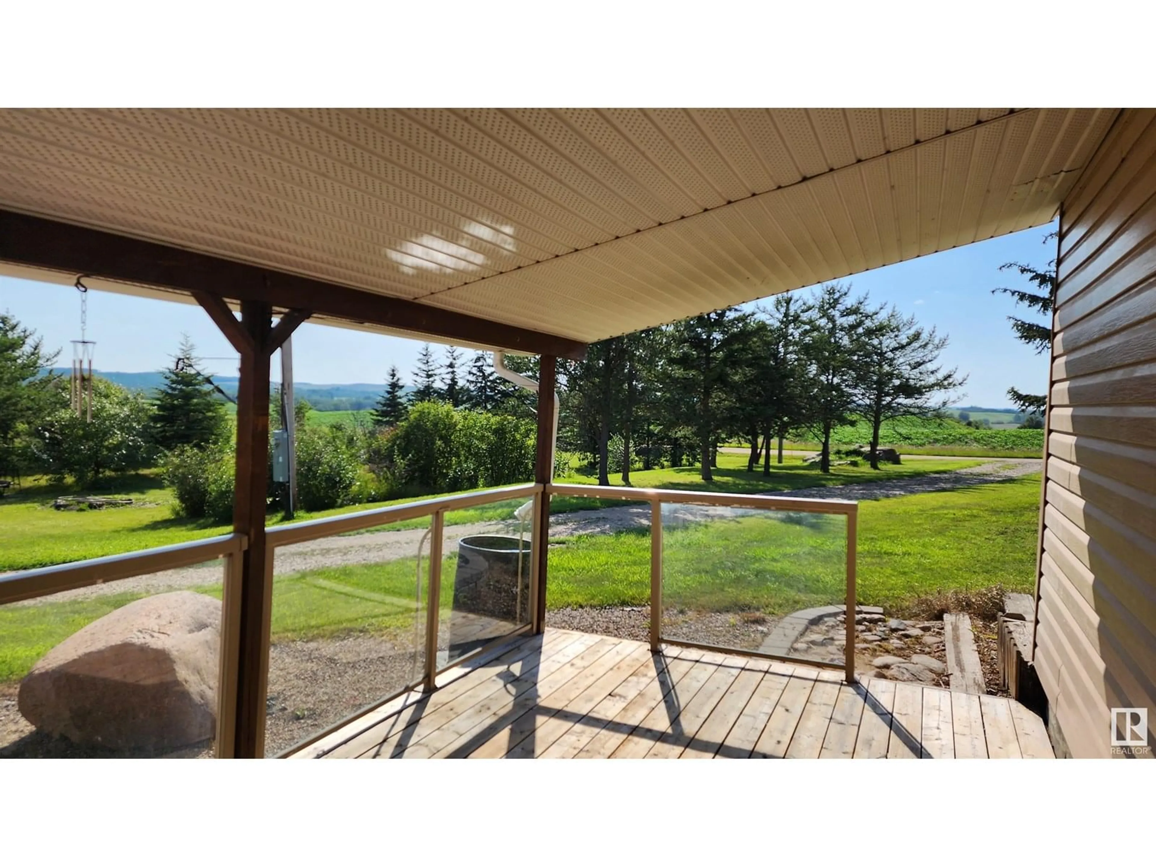 Patio, water/lake/river/ocean view for 56131 RG RD 82, Rural St. Paul County Alberta T0A1A0