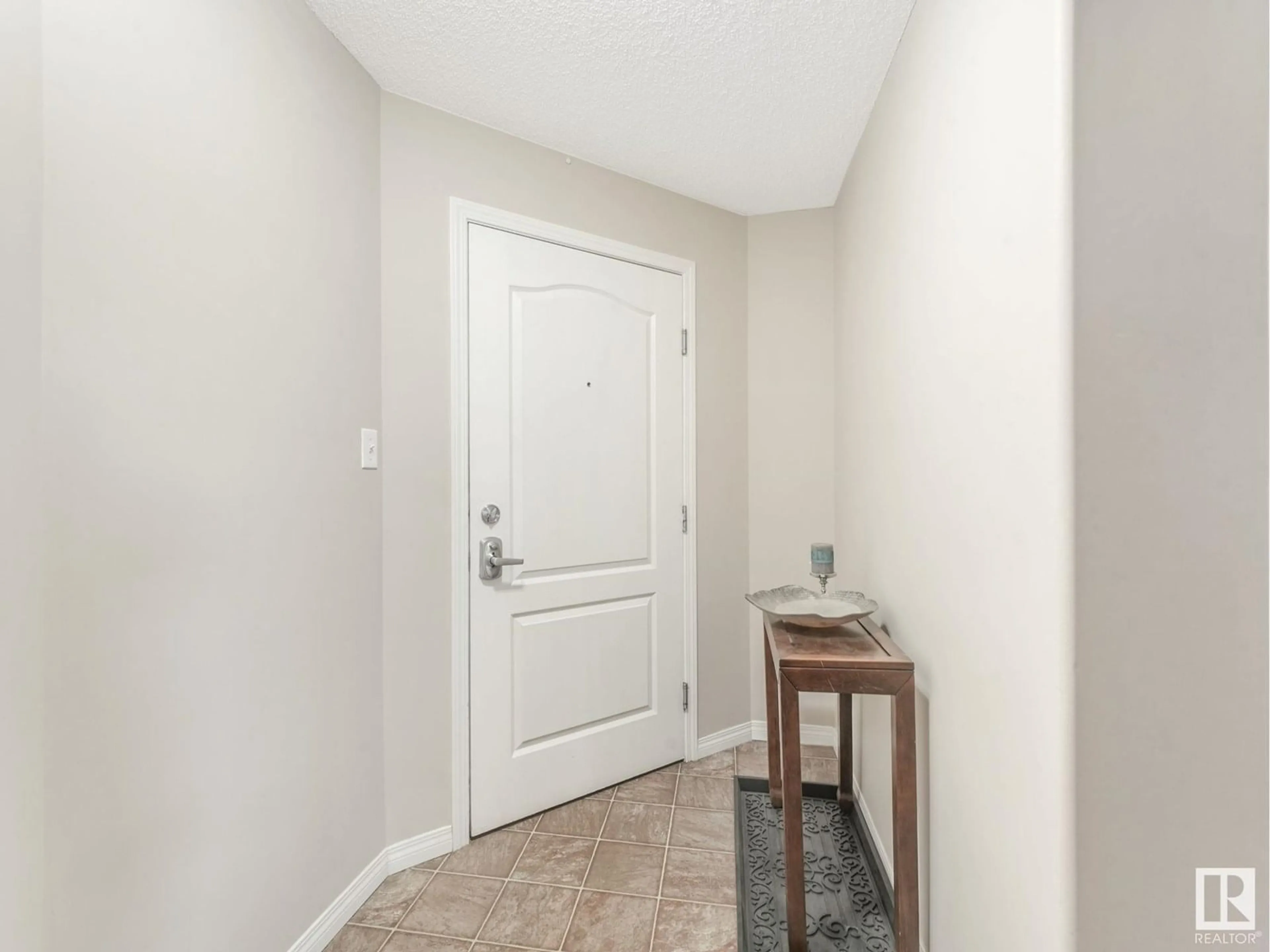 Indoor entryway for #435 - 1520 HAMMOND GATE, Edmonton Alberta T6M0J4