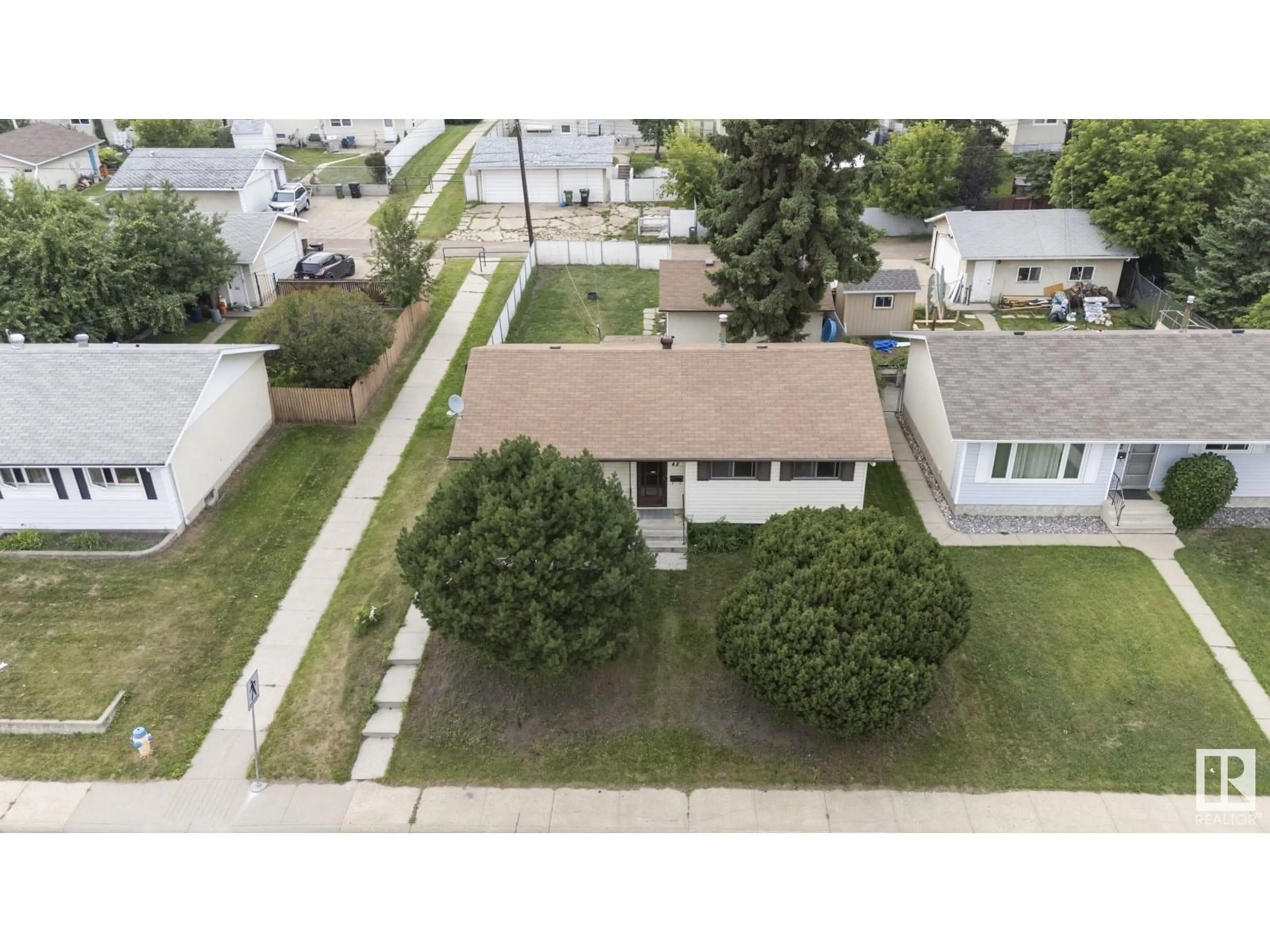 A pic from outside/outdoor area/front of a property/back of a property/a pic from drone, street for 48 STEELE CR, Edmonton Alberta T5A1G3