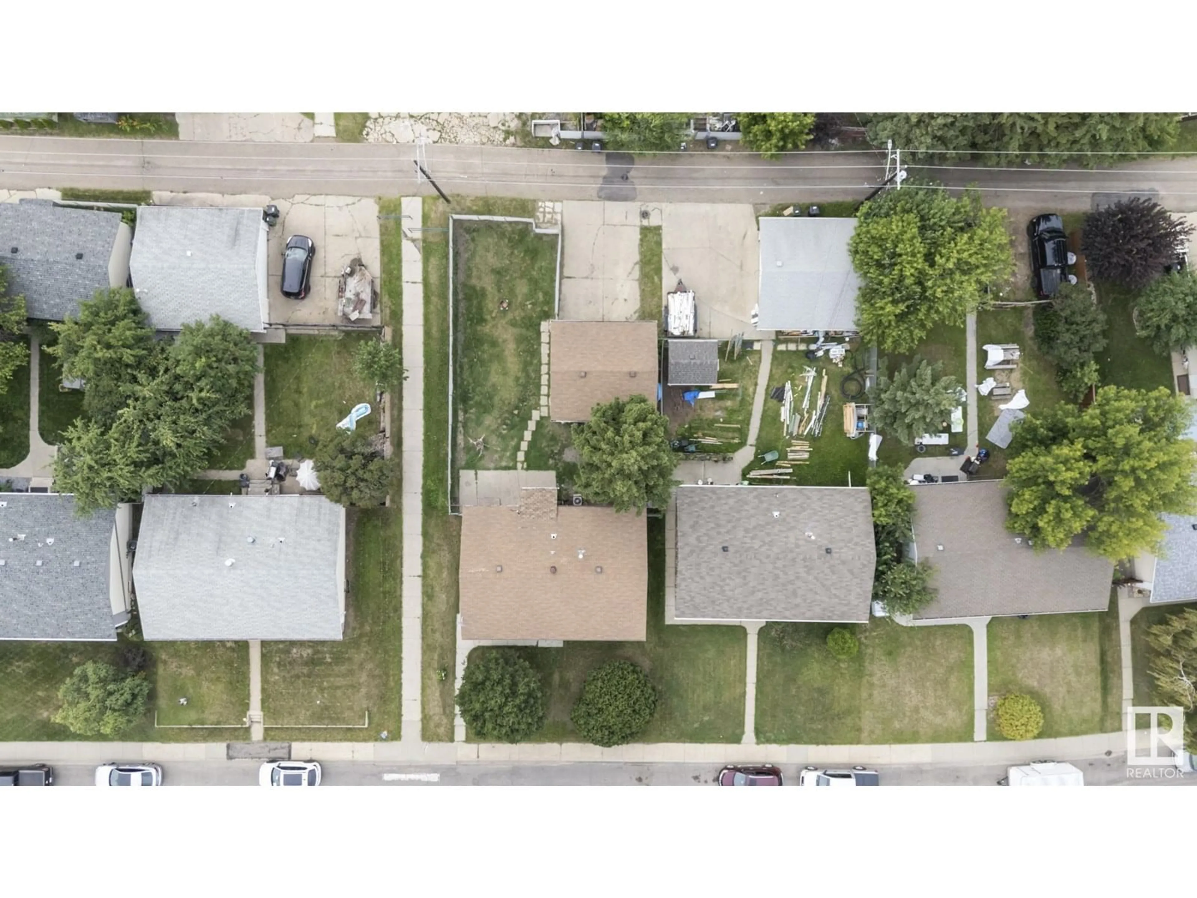 A pic from outside/outdoor area/front of a property/back of a property/a pic from drone, street for 48 STEELE CR, Edmonton Alberta T5A1G3