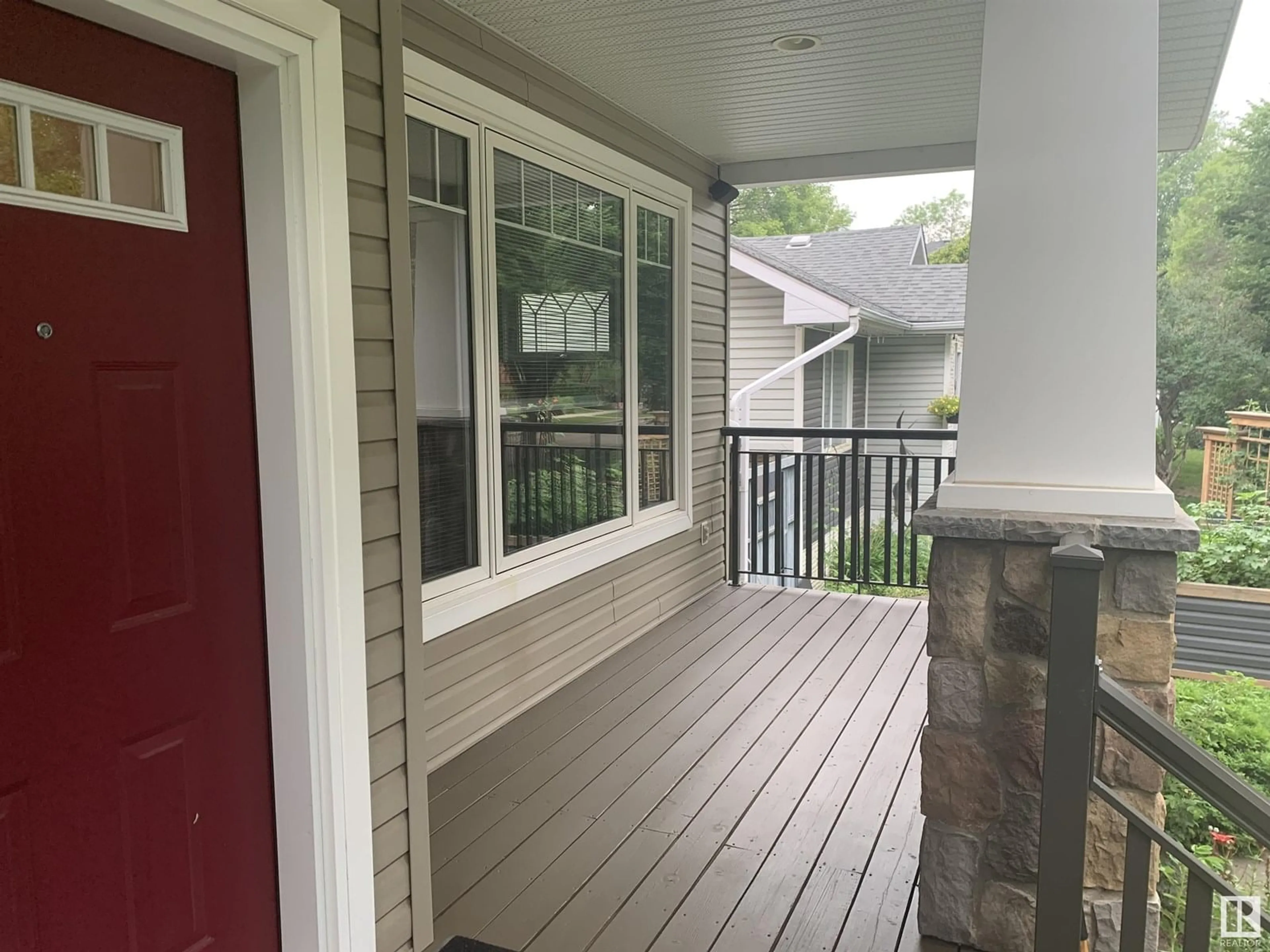 Home with vinyl exterior material, street for 9319 93 ST, Edmonton Alberta T6C3T7