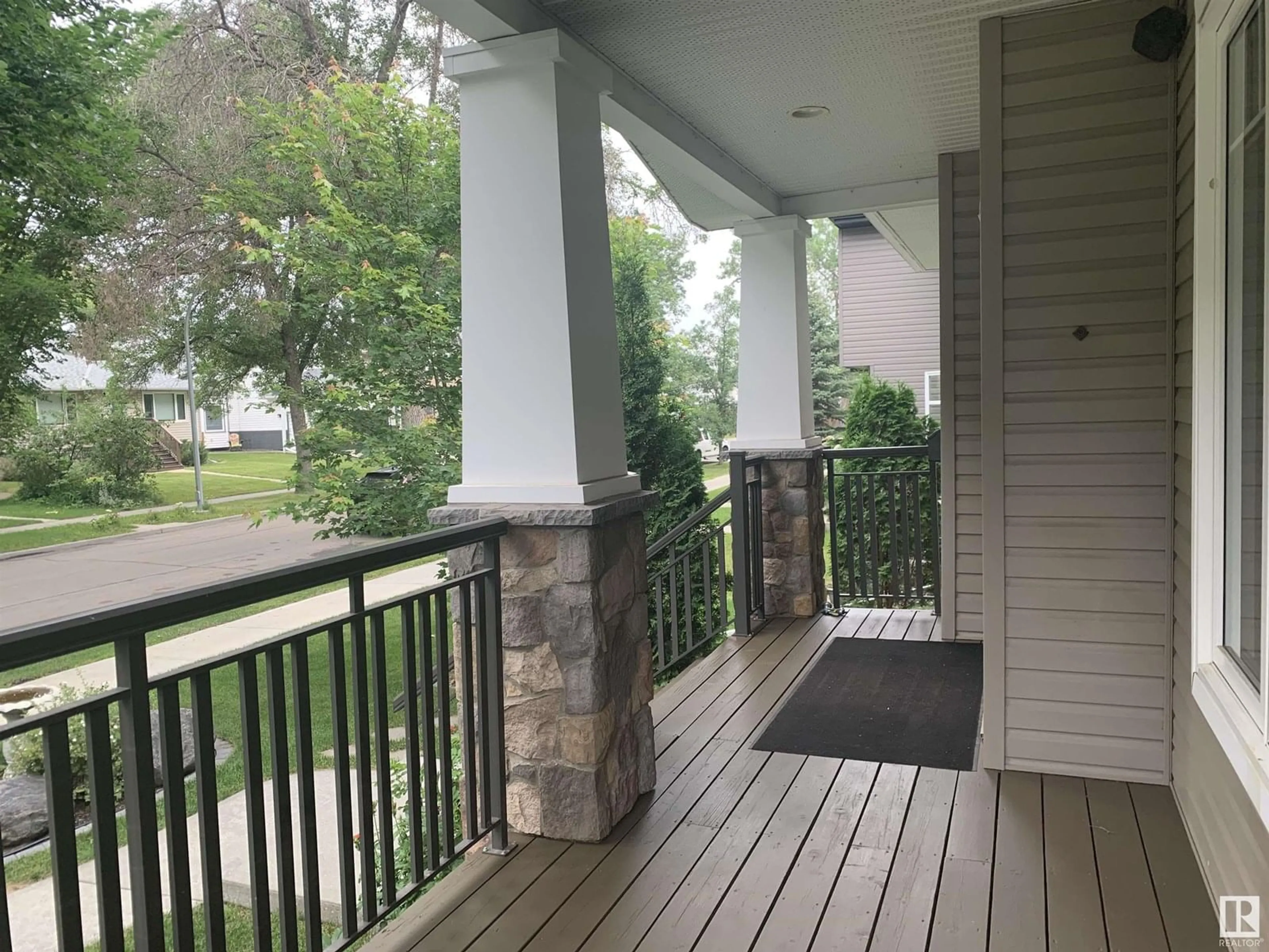 Patio, street for 9319 93 ST, Edmonton Alberta T6C3T7