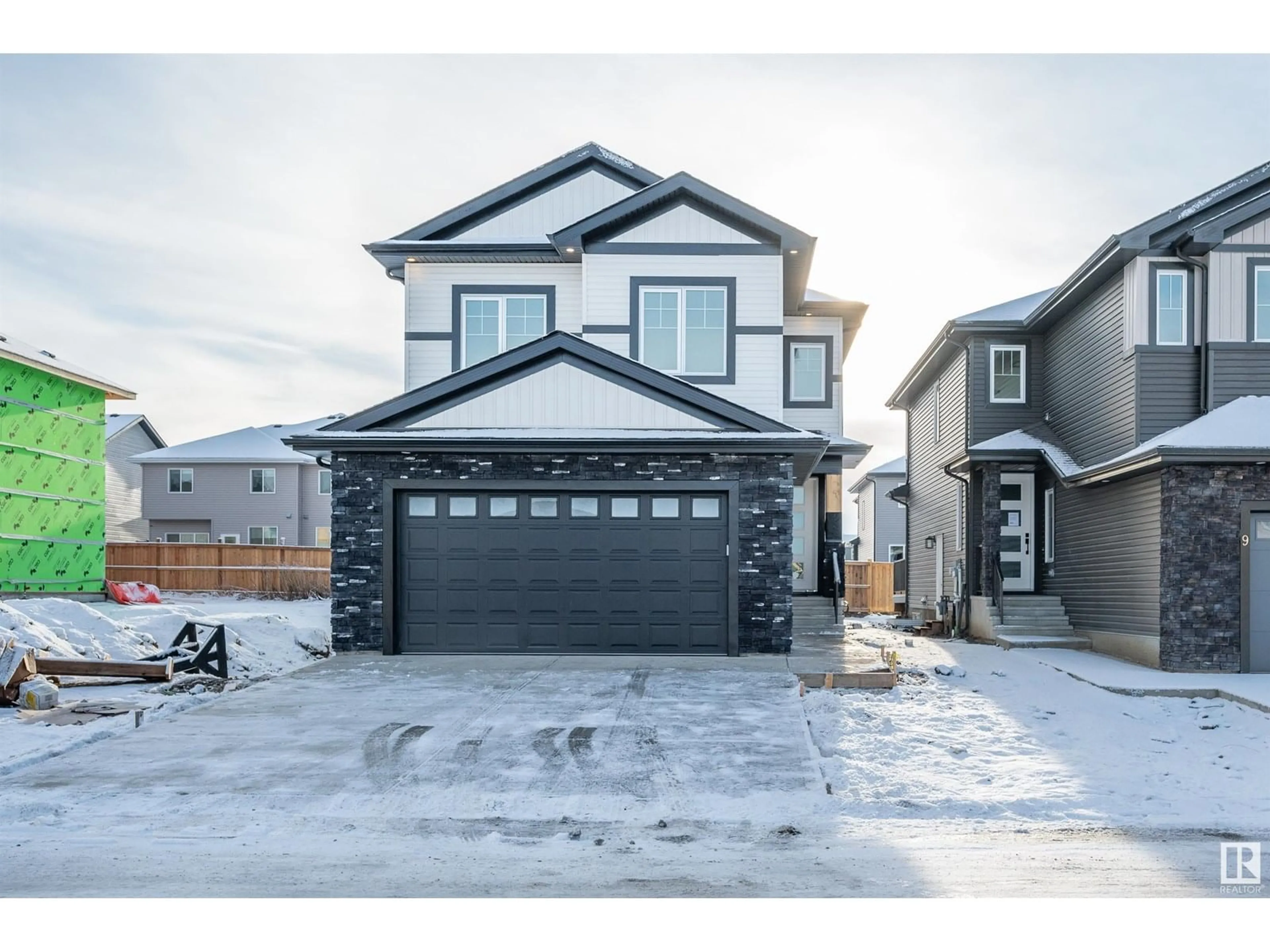 Home with vinyl exterior material, street for 49 BLACKBIRD BN, Fort Saskatchewan Alberta T8L0G6