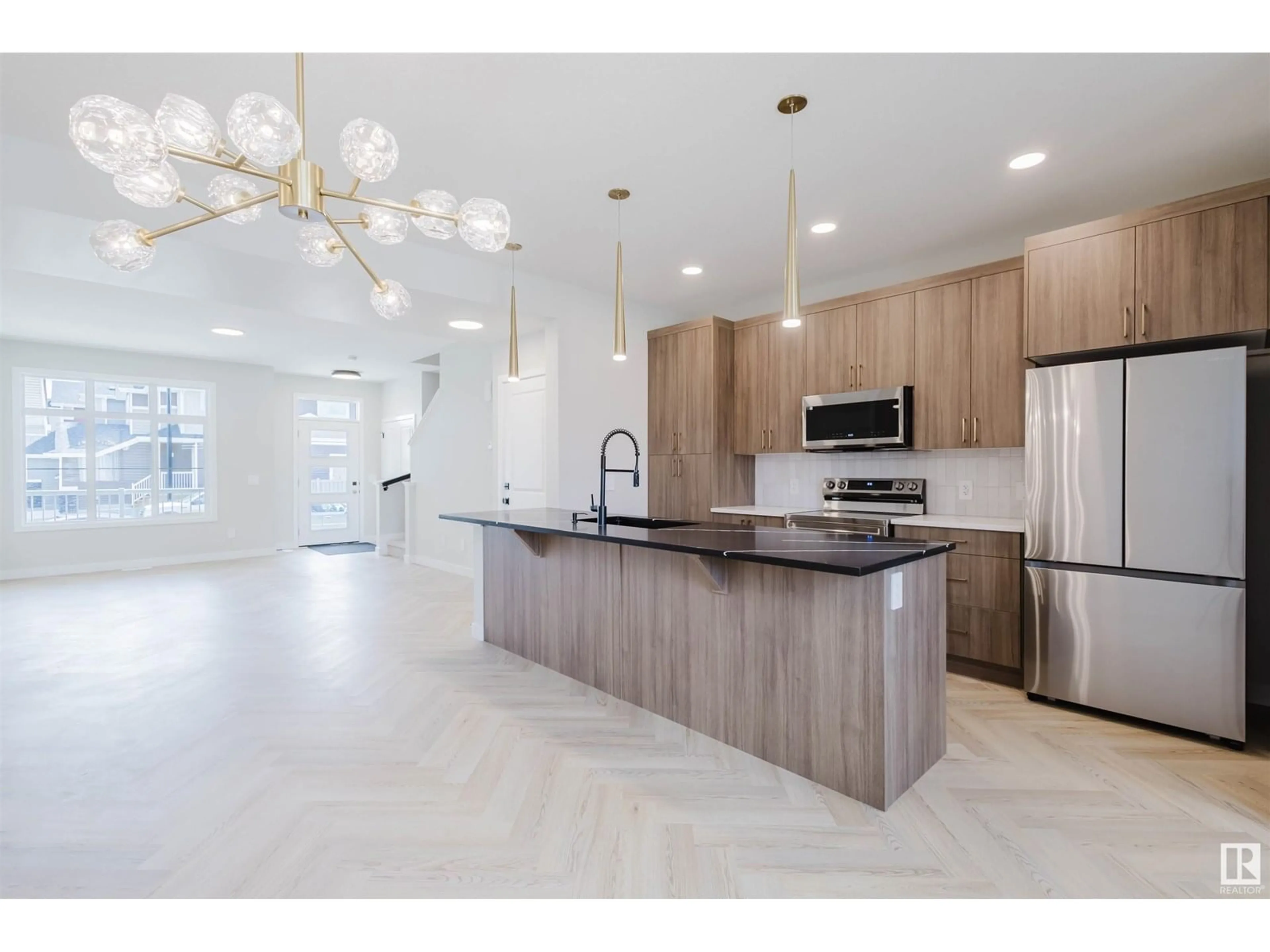 Open concept kitchen, ceramic/tile floor for 1337 KESWICK DR, Edmonton Alberta T6W4V8