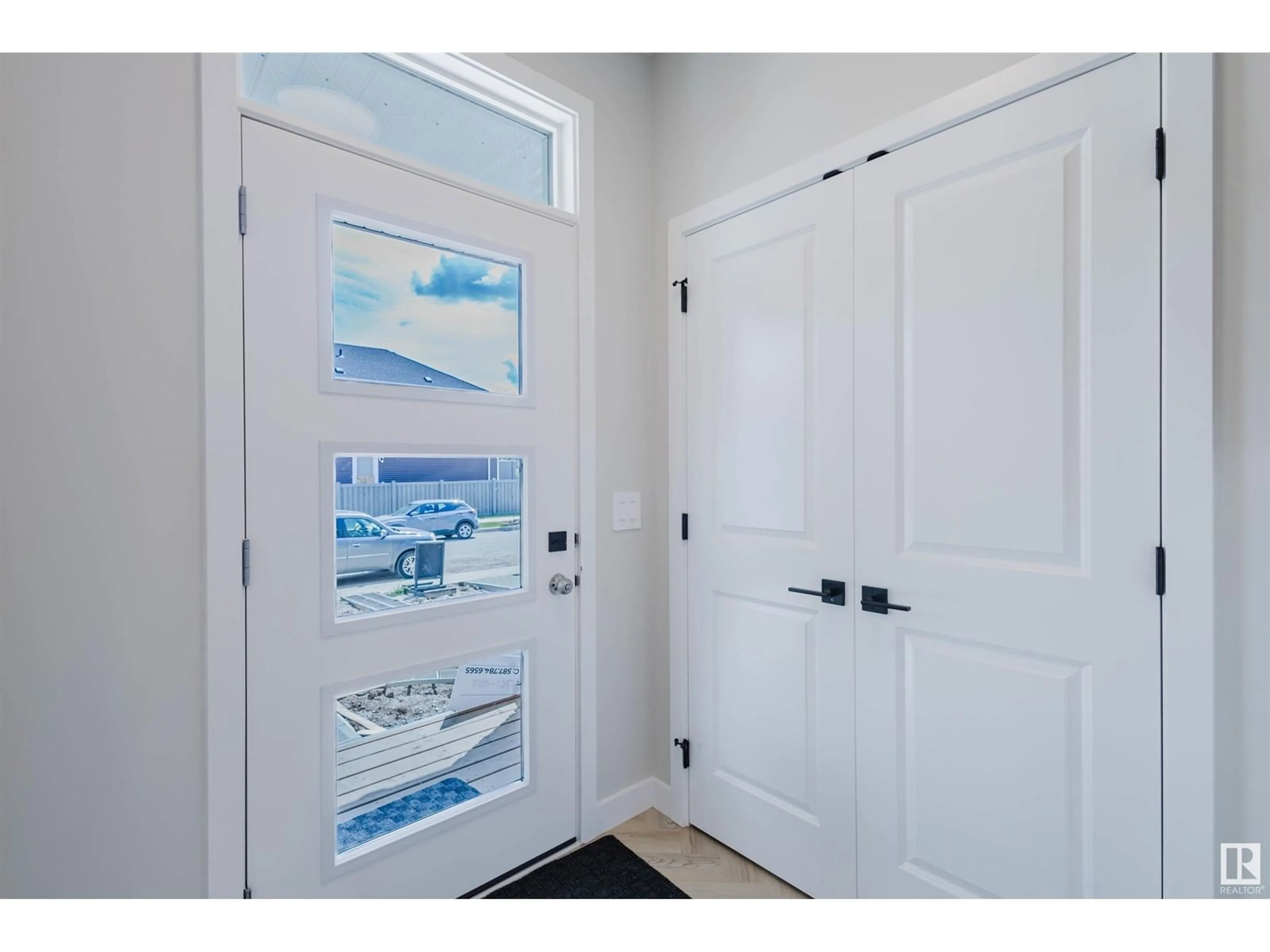 Indoor entryway for 1337 KESWICK DR, Edmonton Alberta T6W4V8