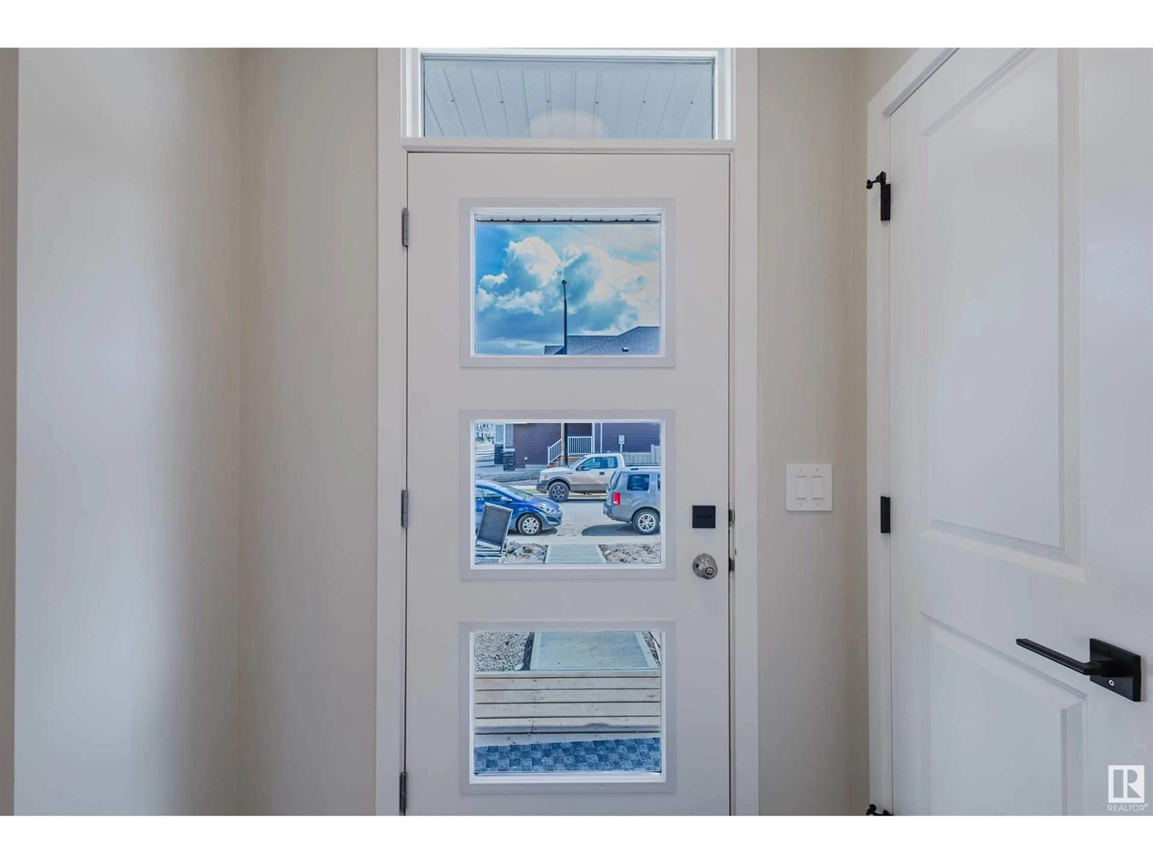 Indoor entryway for 1337 KESWICK DR, Edmonton Alberta T6W4V8