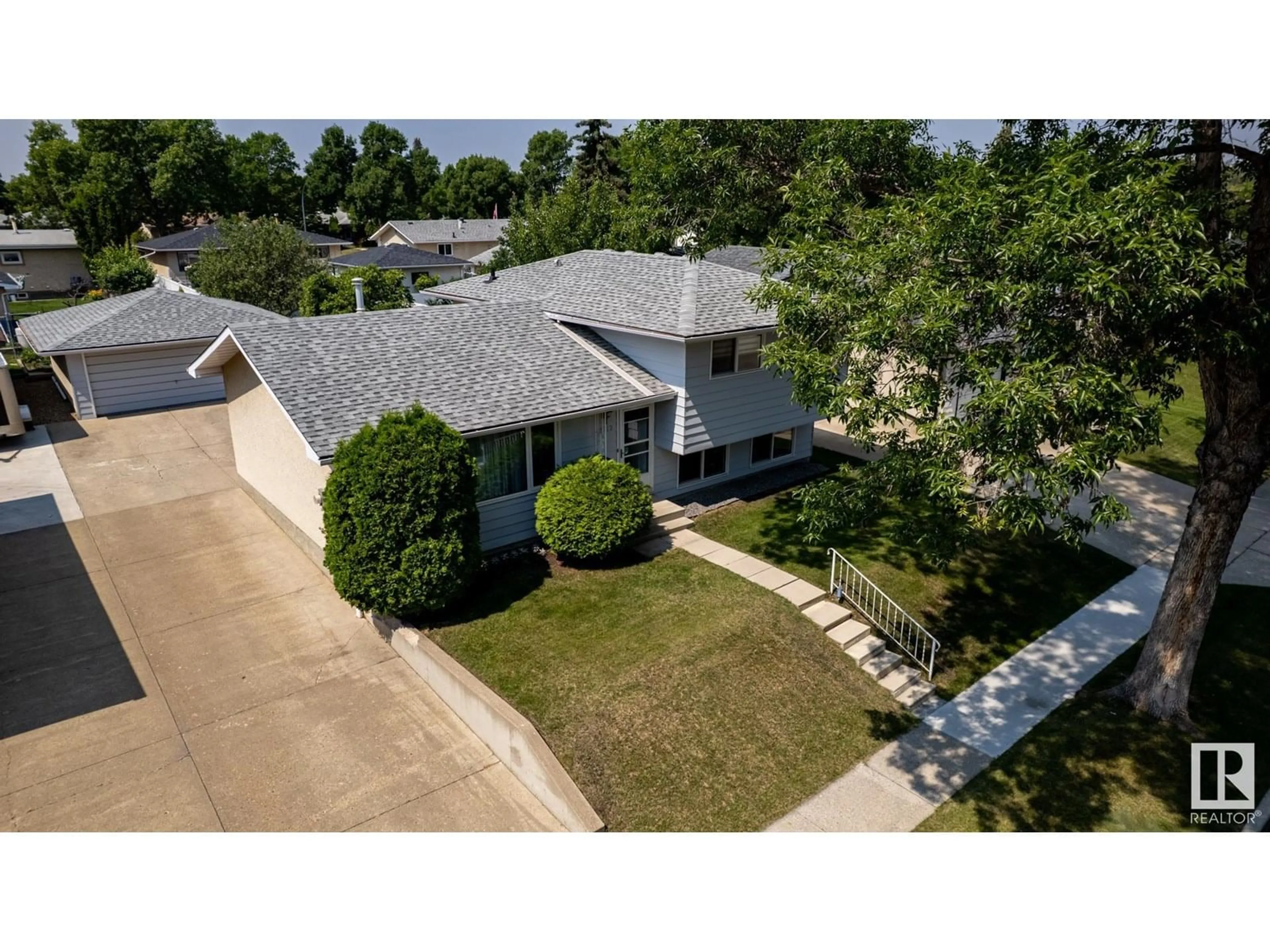 A pic from outside/outdoor area/front of a property/back of a property/a pic from drone, street for NW - 15112 64 ST, Edmonton Alberta T5A2C5