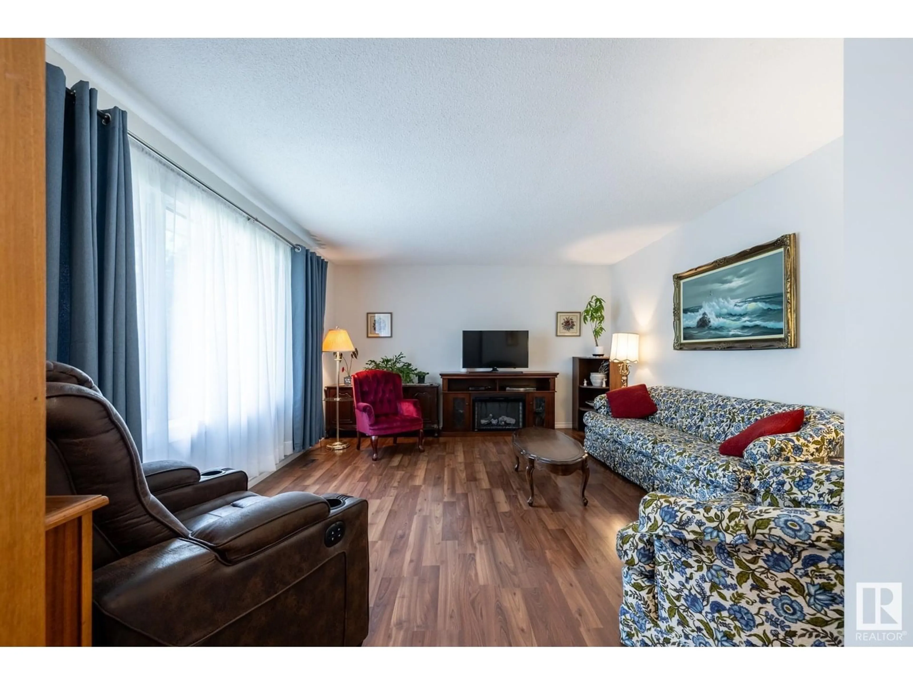 Living room with furniture, wood/laminate floor for NW - 15112 64 ST, Edmonton Alberta T5A2C5