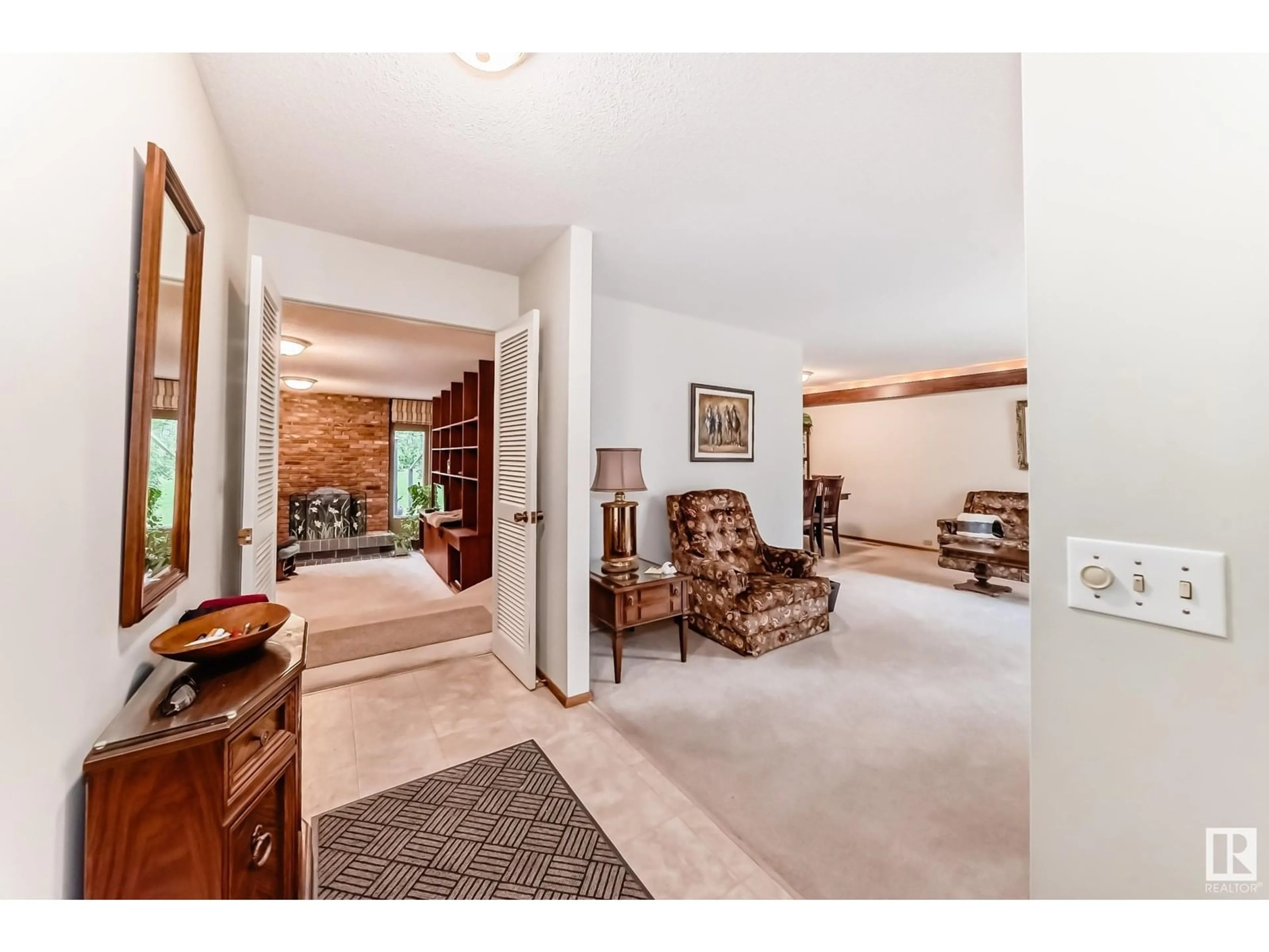 Indoor foyer for 16 MERRYVALE CR, Sherwood Park Alberta T8A0N3