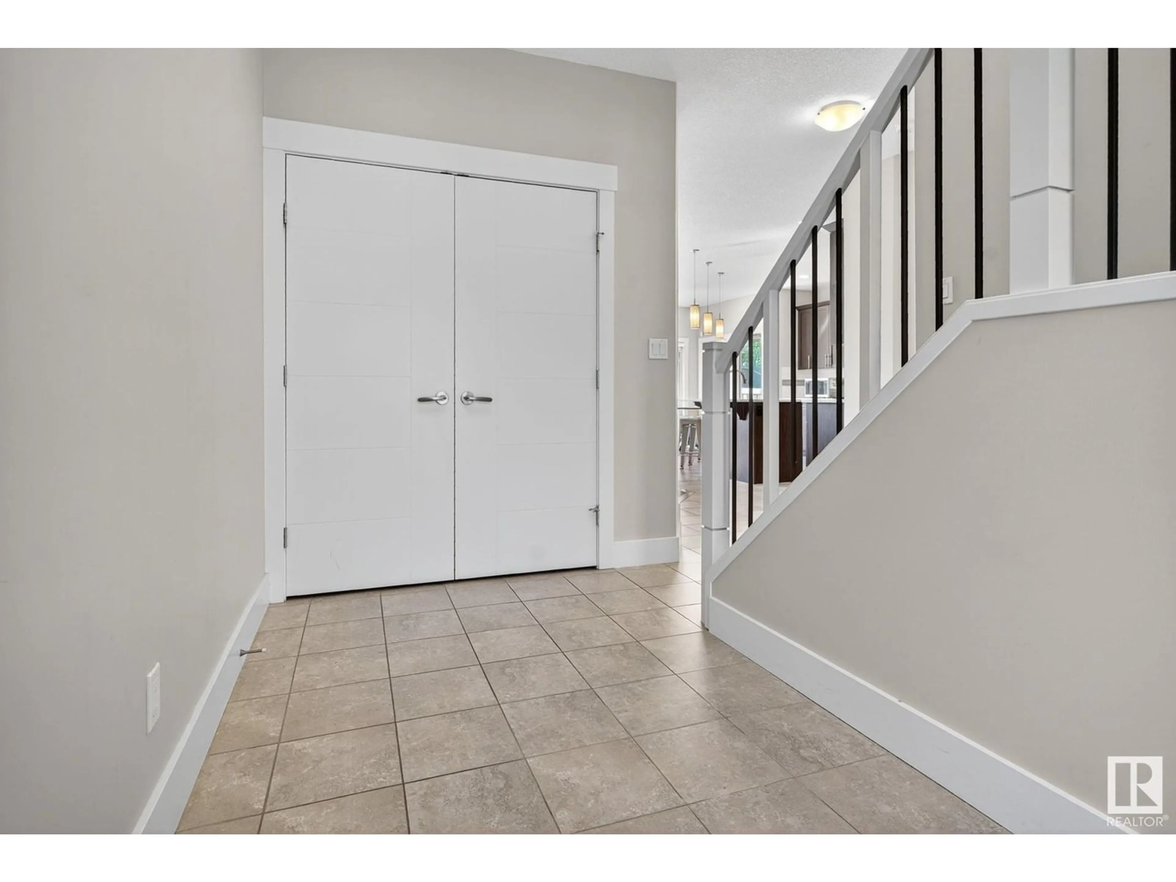 Indoor entryway for 21915 80 AV, Edmonton Alberta T5T4S2