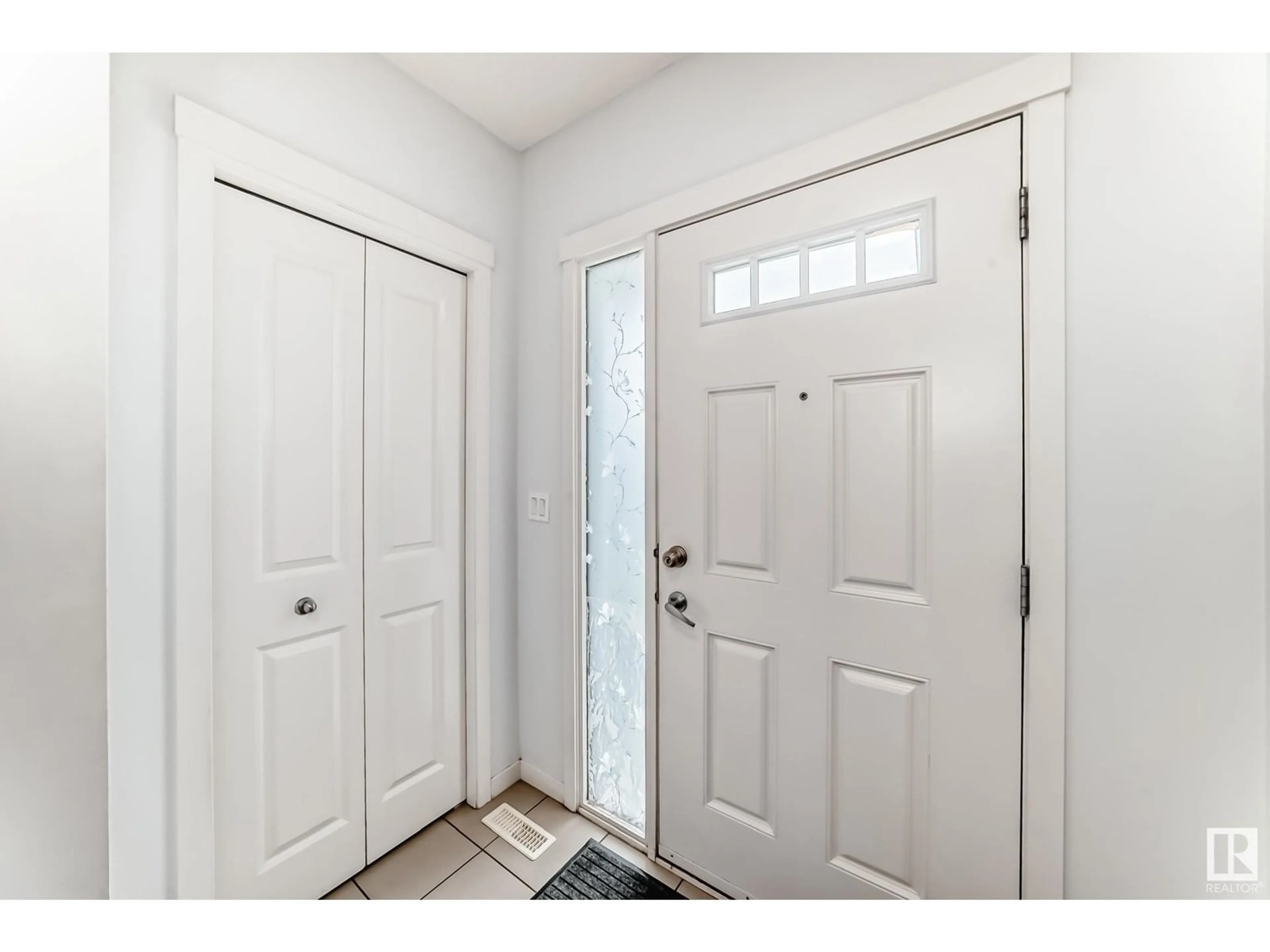 Indoor entryway for SW - 2109 52A ST, Edmonton Alberta T6X1X4