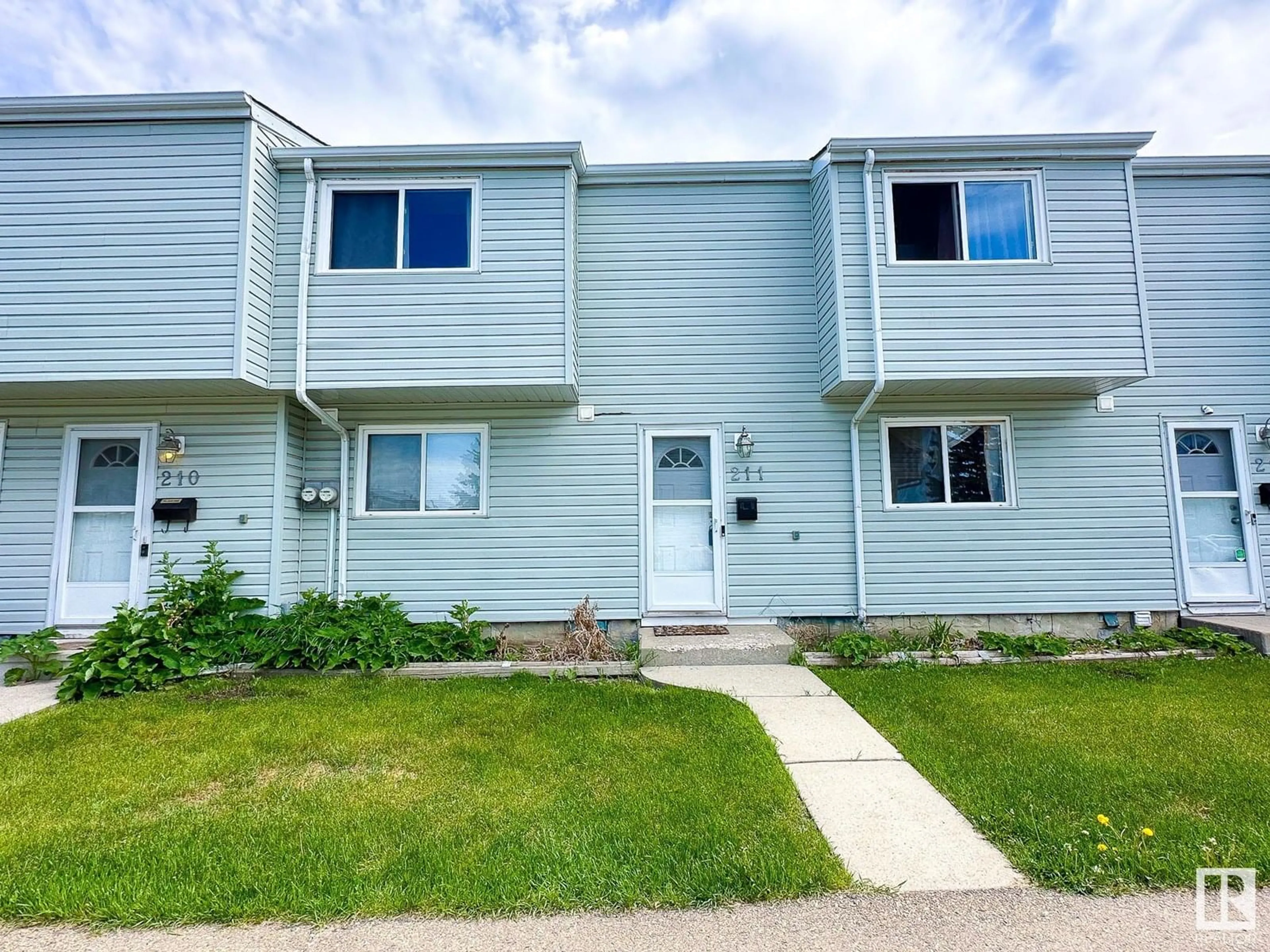 Home with vinyl exterior material, street for 211 DICKINSFIELD CO, Edmonton Alberta T5E5V8