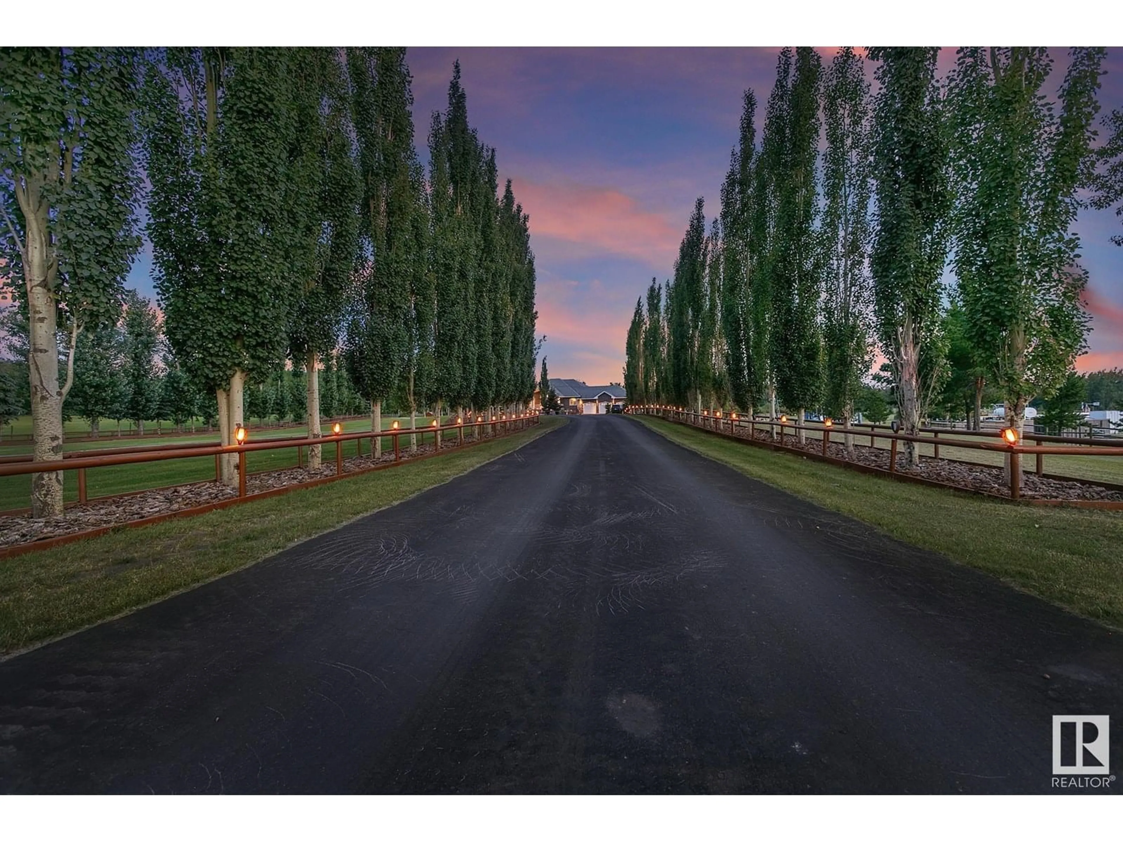 Blurry image for 400 - 51430 RGE ROAD 231, Rural Strathcona County Alberta T8B1K9