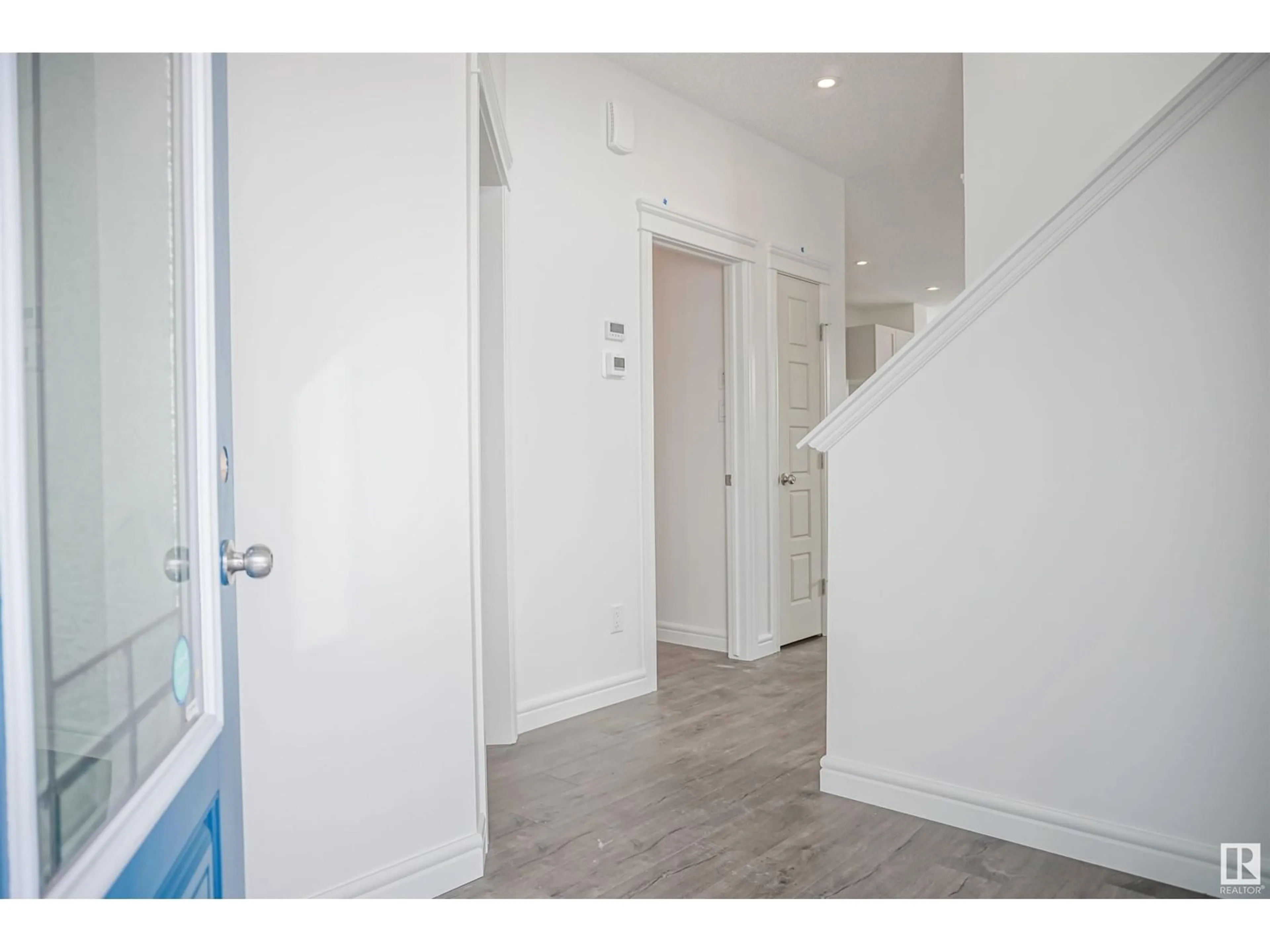 Indoor entryway for 1182 SOUTH CREEK WD, Stony Plain Alberta T7Z2Z1