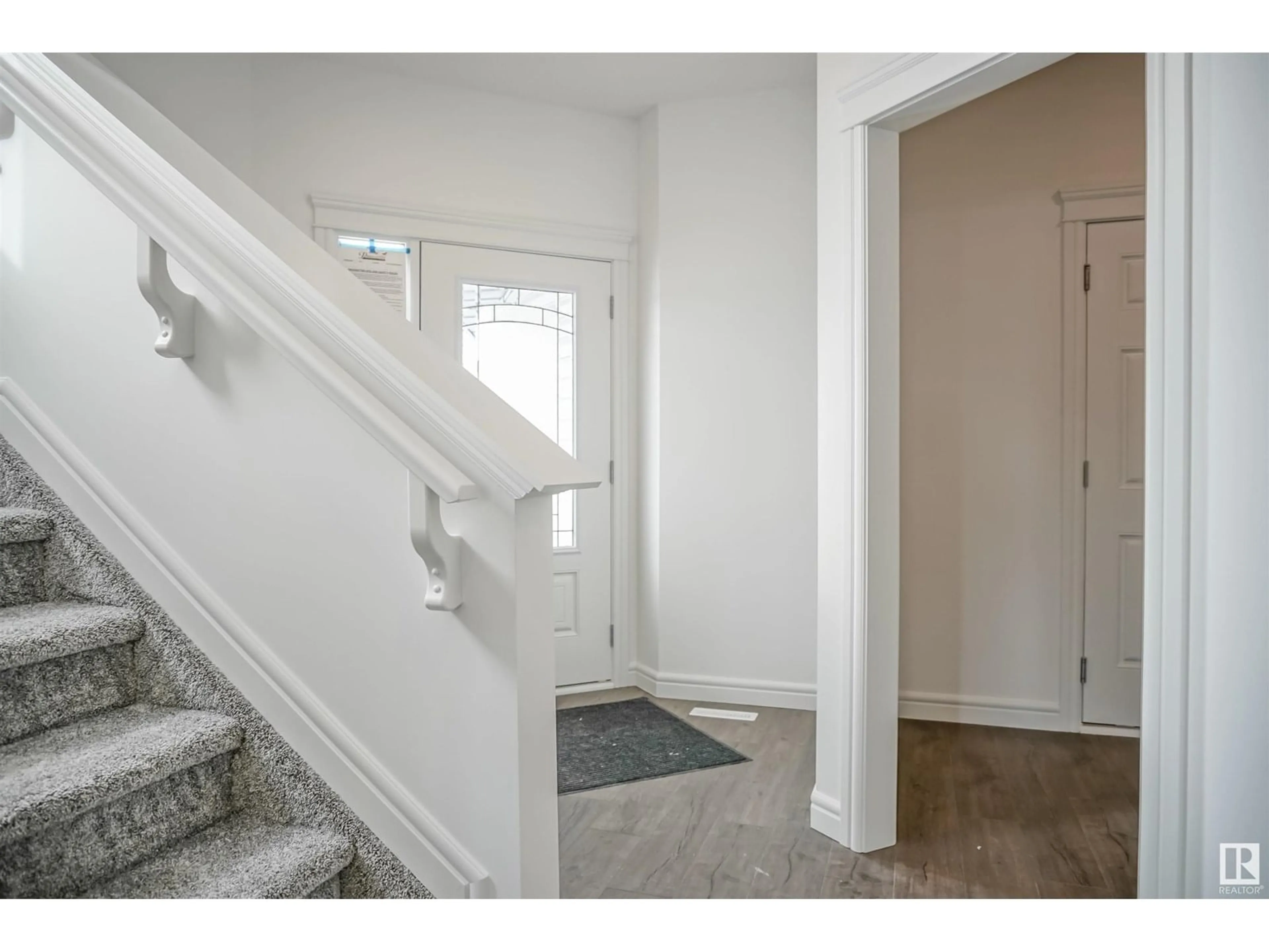 Indoor entryway for 1182 SOUTH CREEK WD, Stony Plain Alberta T7Z2Z1