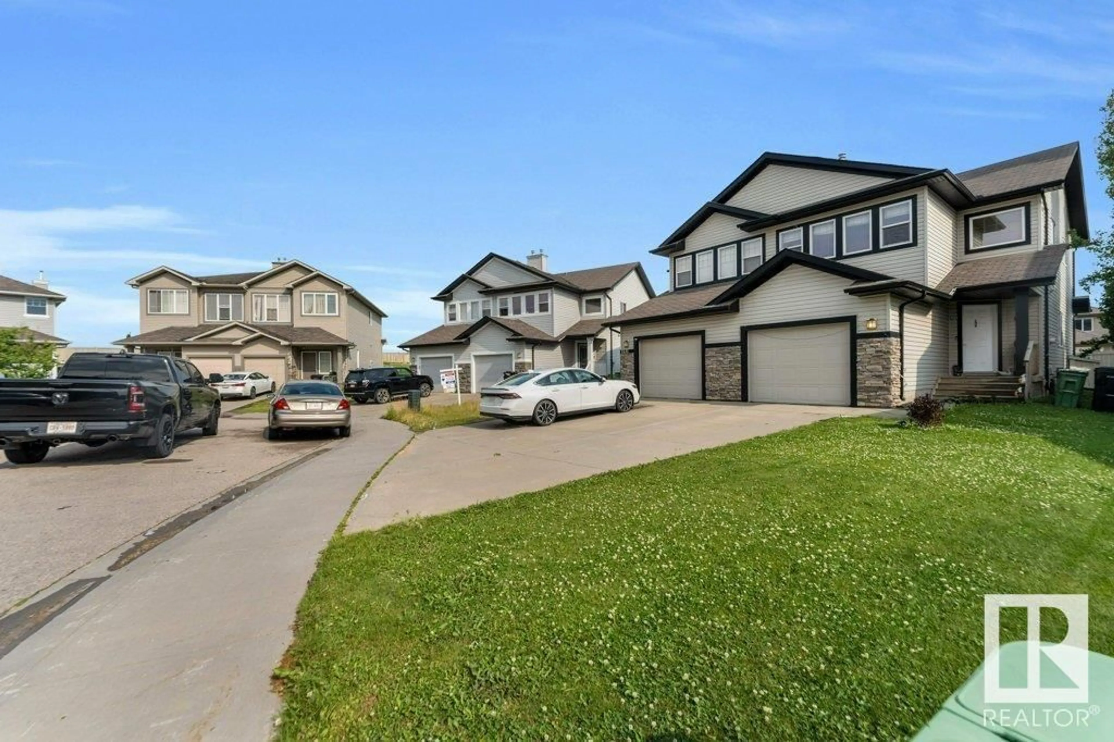A pic from outside/outdoor area/front of a property/back of a property/a pic from drone, street for 1137 37B AV AV, Edmonton Alberta T6T0B9