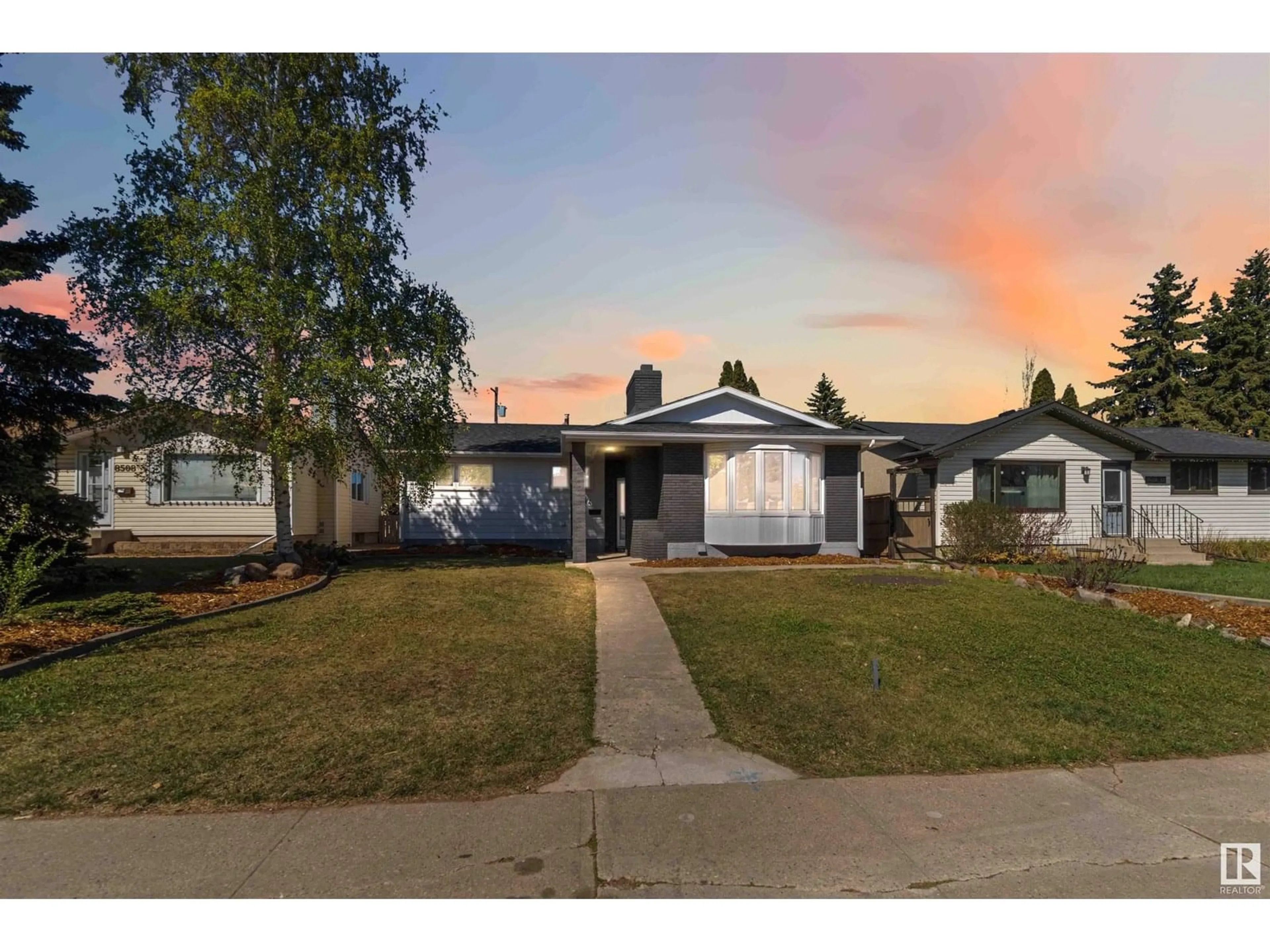 A pic from outside/outdoor area/front of a property/back of a property/a pic from drone, street for 8604 52 ST, Edmonton Alberta T6B1E9