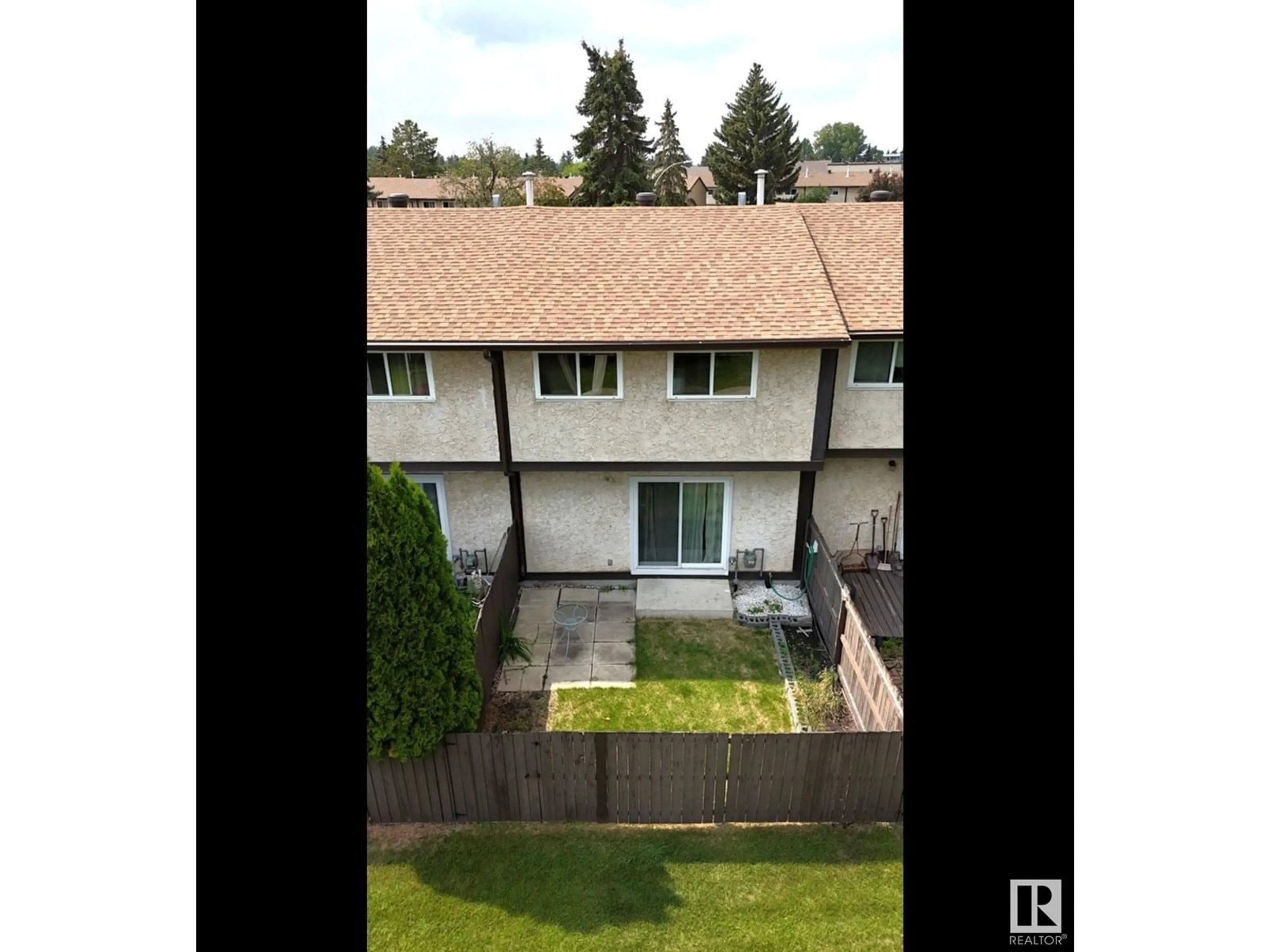 A pic from outside/outdoor area/front of a property/back of a property/a pic from drone, unknown for 18048 93 AV NW, Edmonton Alberta T5T1Y1