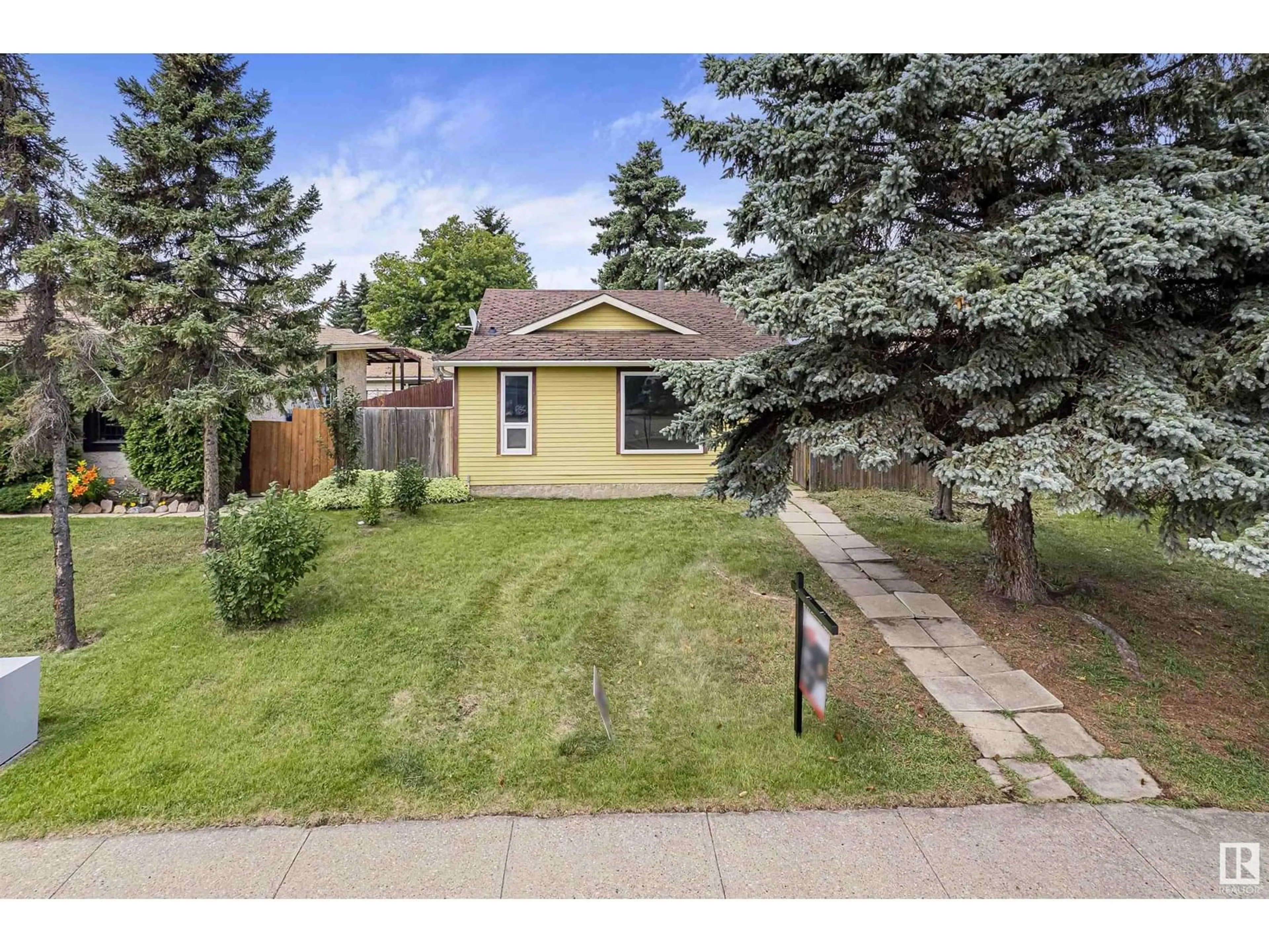 A pic from outside/outdoor area/front of a property/back of a property/a pic from drone, street for 1758 37 ST, Edmonton Alberta T6L2R3