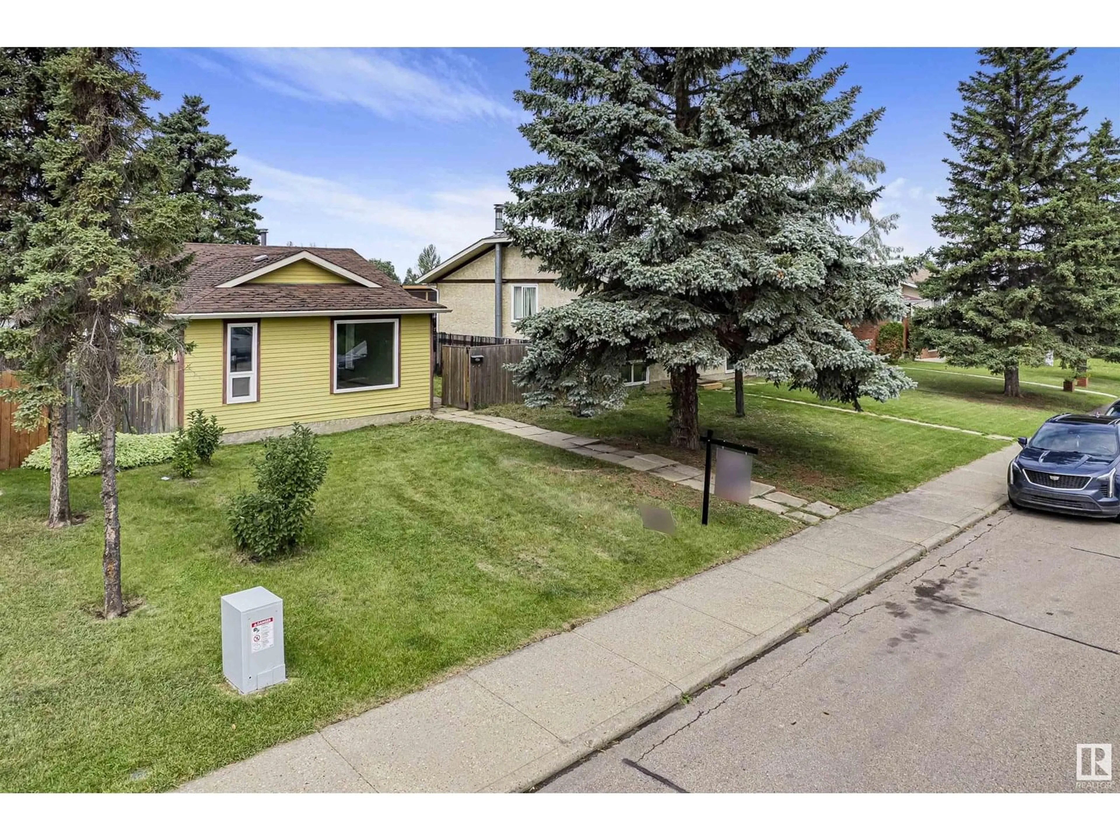 A pic from outside/outdoor area/front of a property/back of a property/a pic from drone, street for 1758 37 ST, Edmonton Alberta T6L2R3