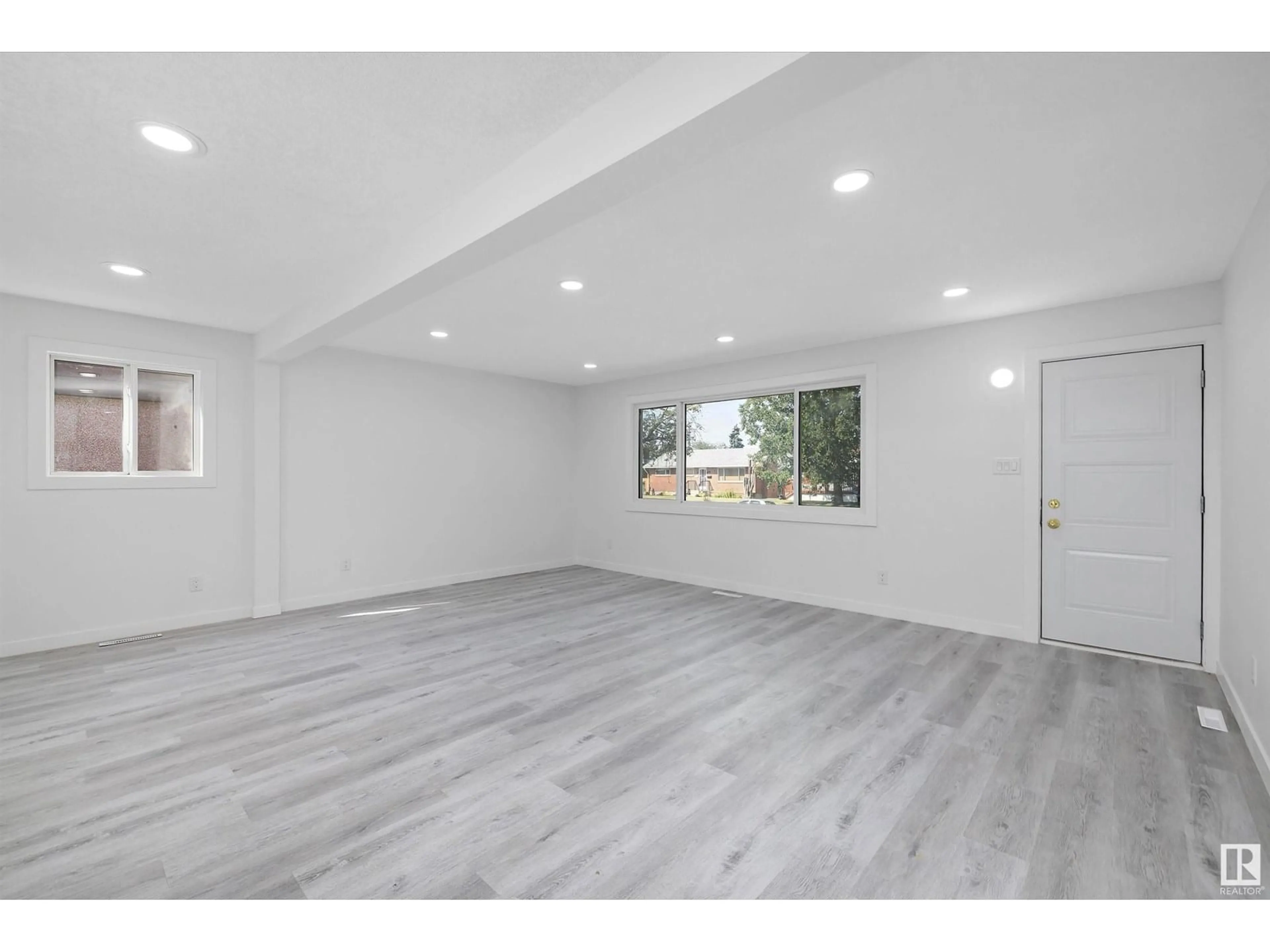 A pic of a room for 13603 137 ST, Edmonton Alberta T5L2B2