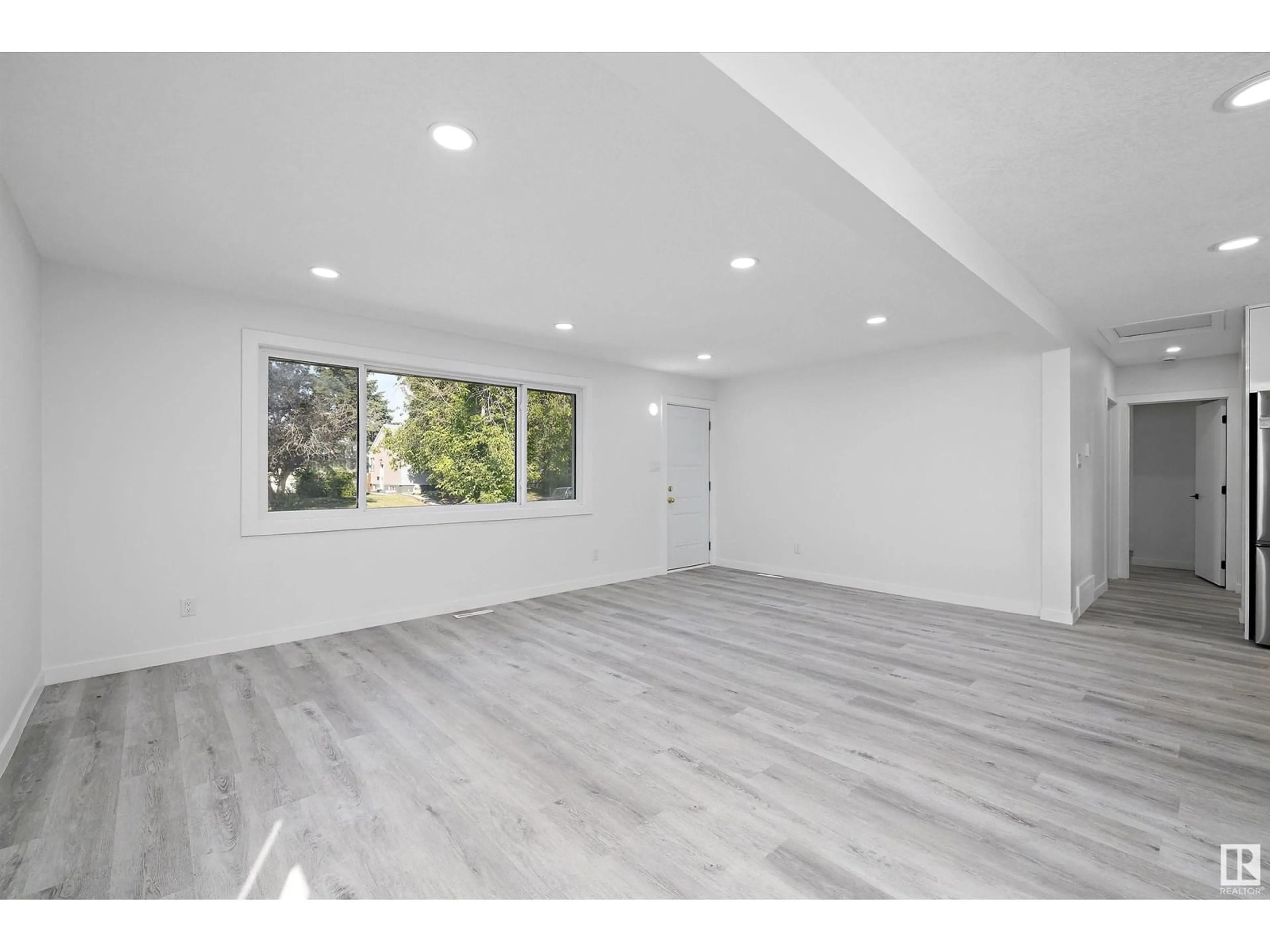 A pic of a room for 13603 137 ST, Edmonton Alberta T5L2B2