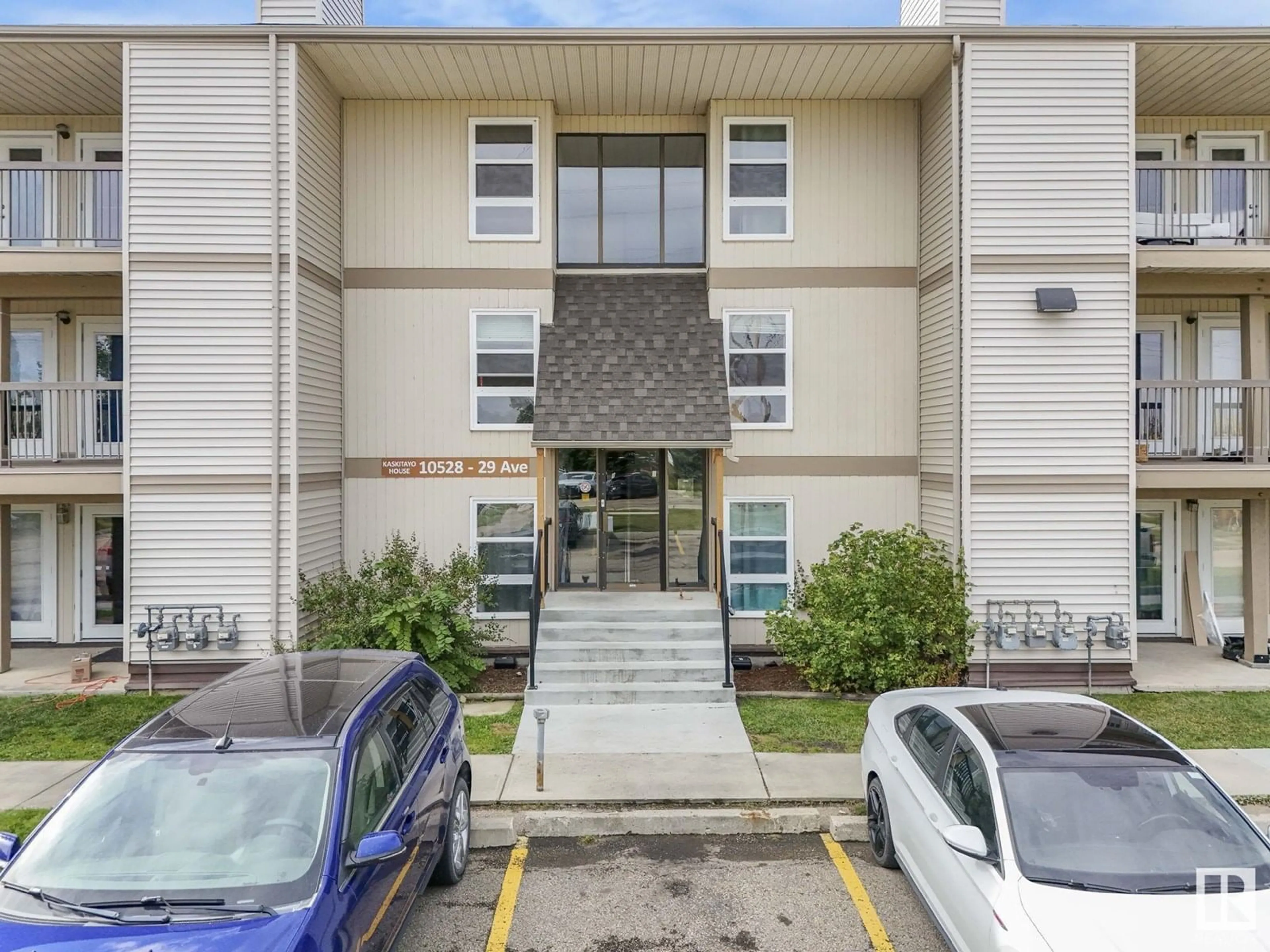 Indoor foyer for #303 - 10528 29 AV, Edmonton Alberta T6J4J2