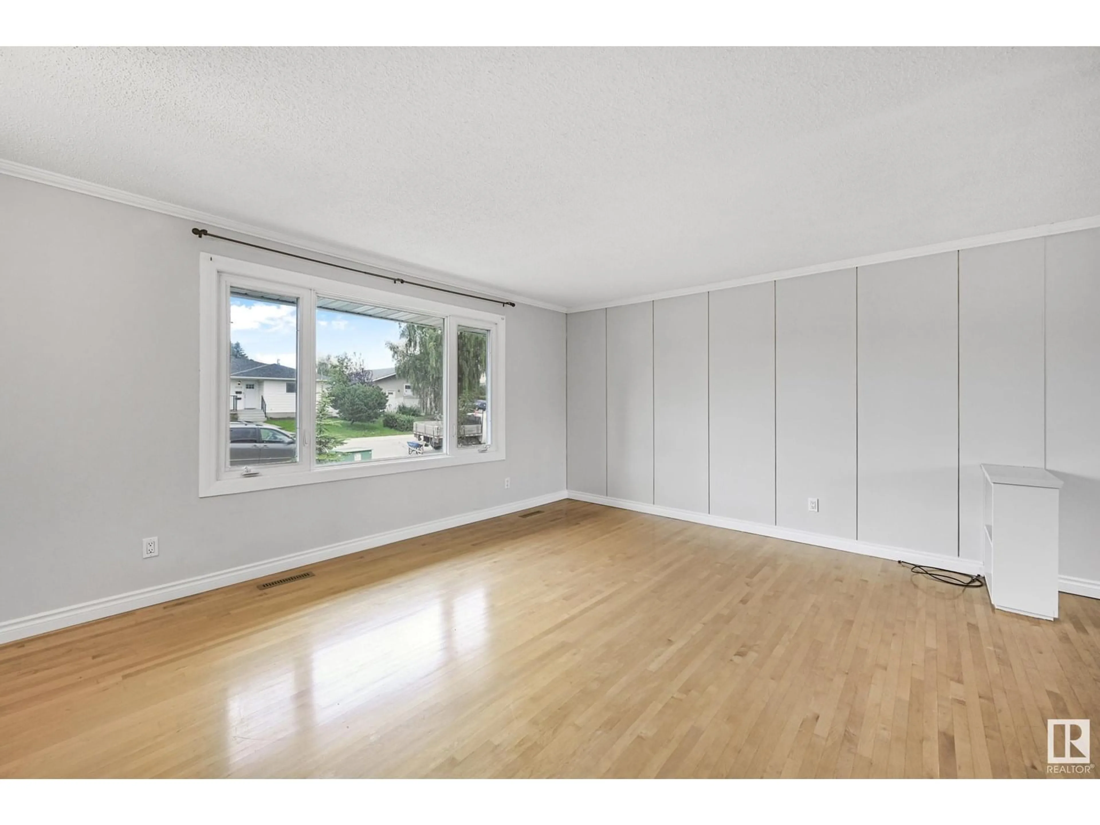 A pic of a room for 6803 149A AV, Edmonton Alberta T5C2V8