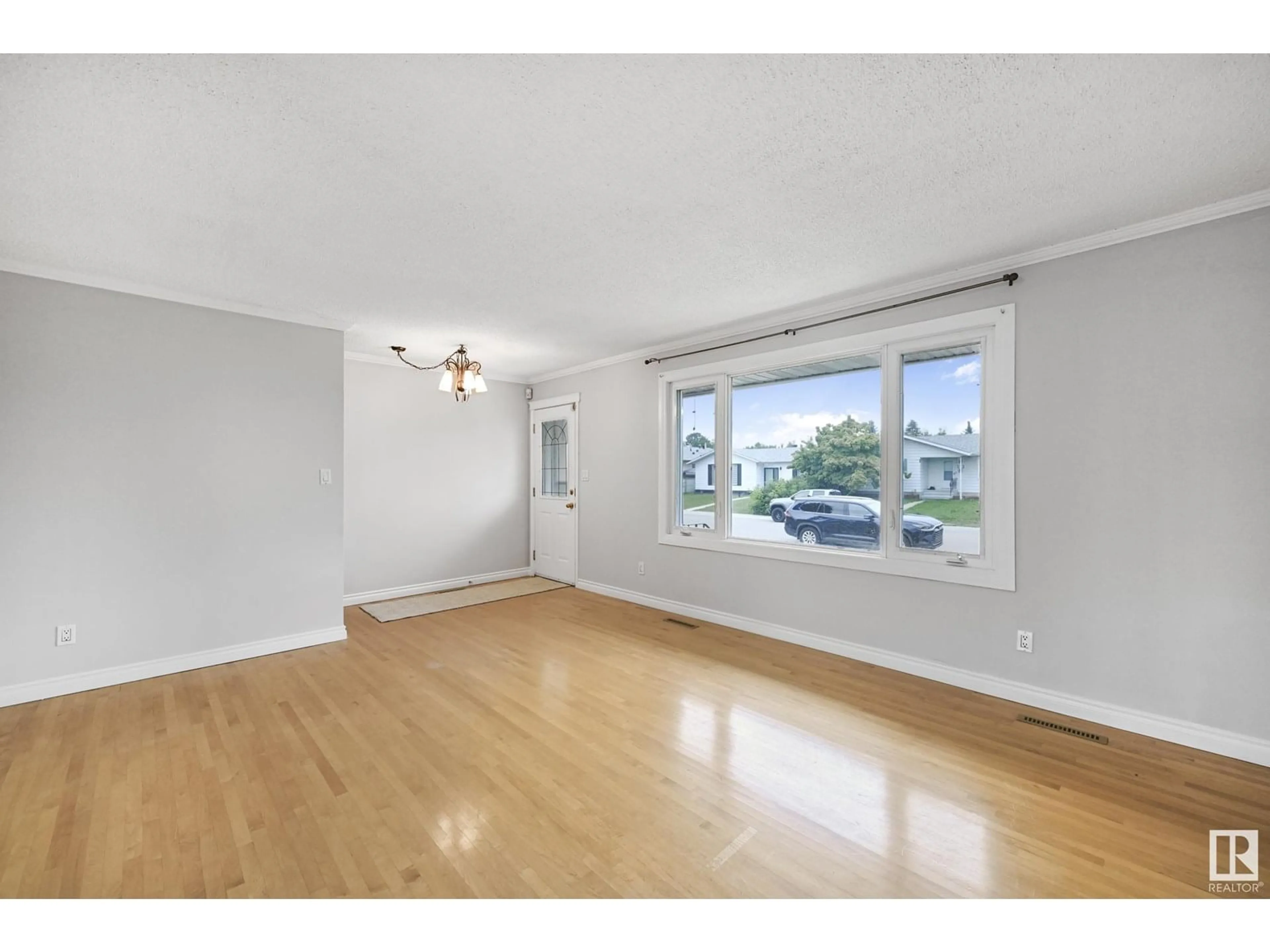 A pic of a room for 6803 149A AV, Edmonton Alberta T5C2V8