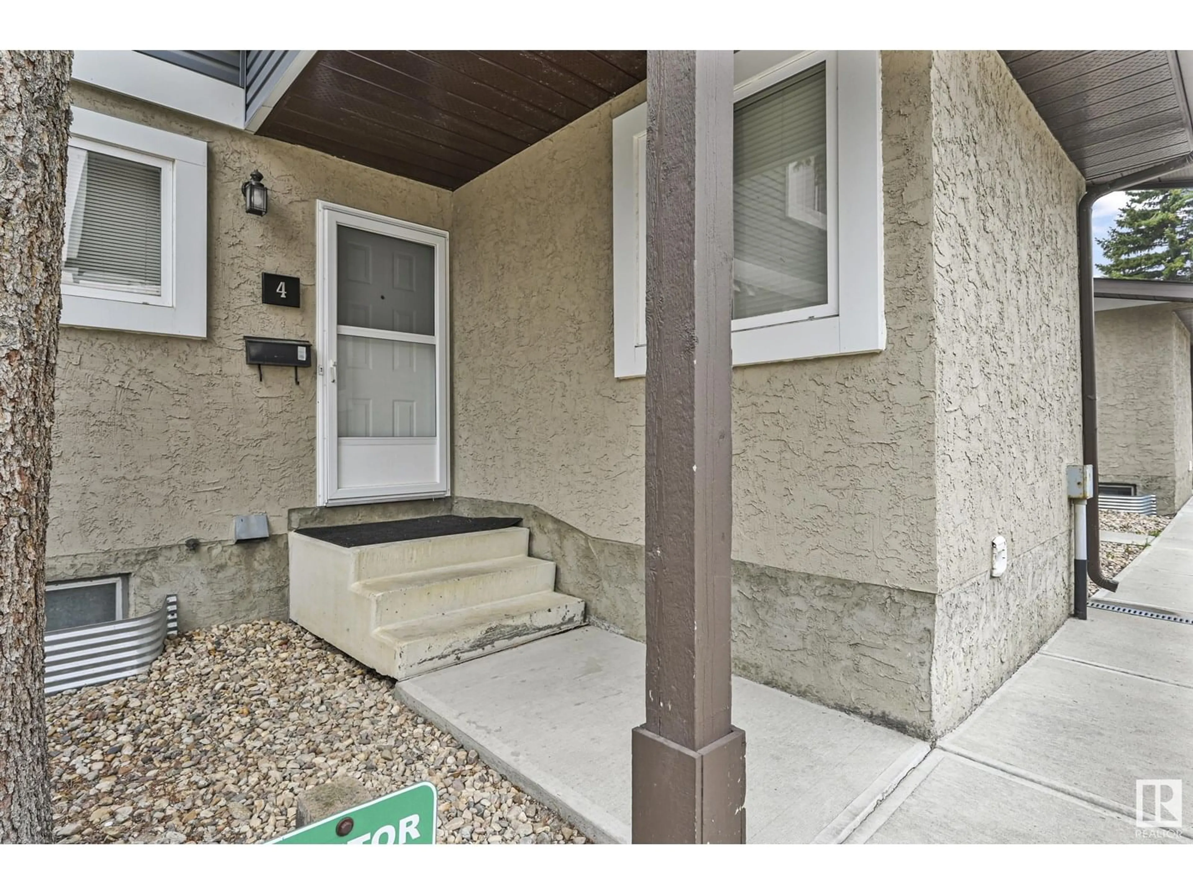 Indoor entryway for #4 - 7604 29 AV, Edmonton Alberta T6K3Z2