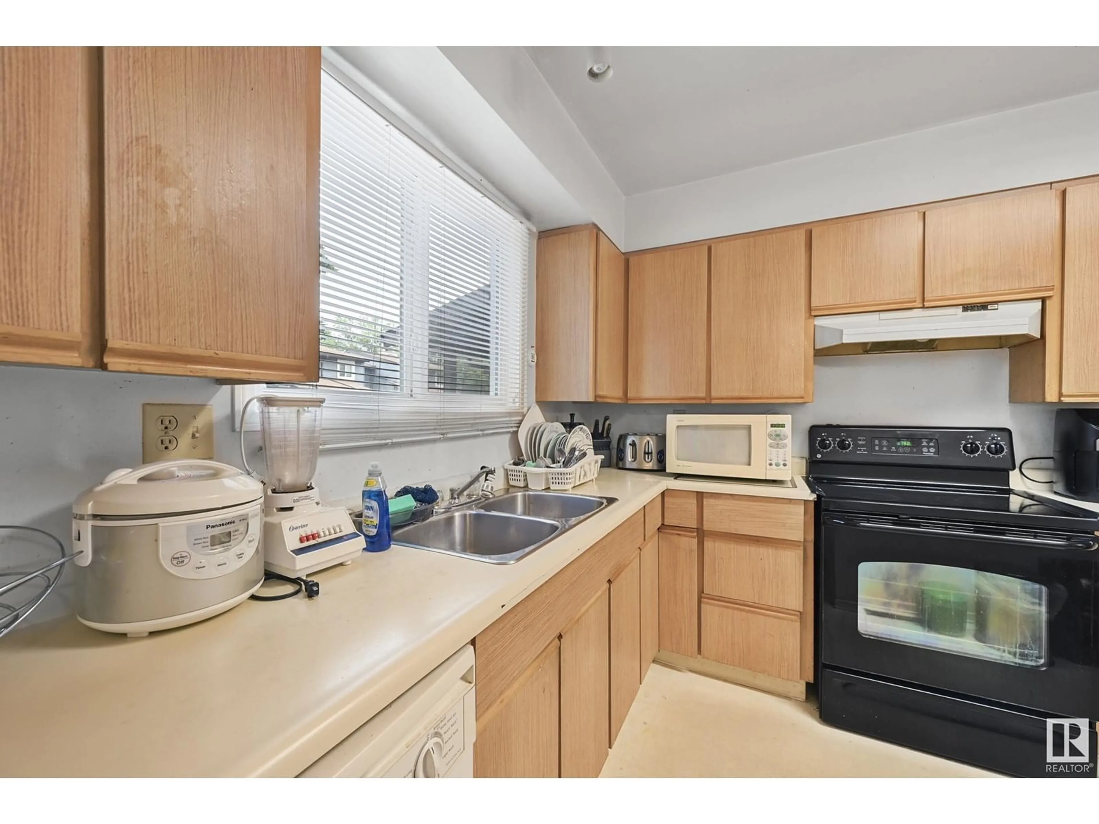 Standard kitchen, unknown for #4 - 7604 29 AV, Edmonton Alberta T6K3Z2