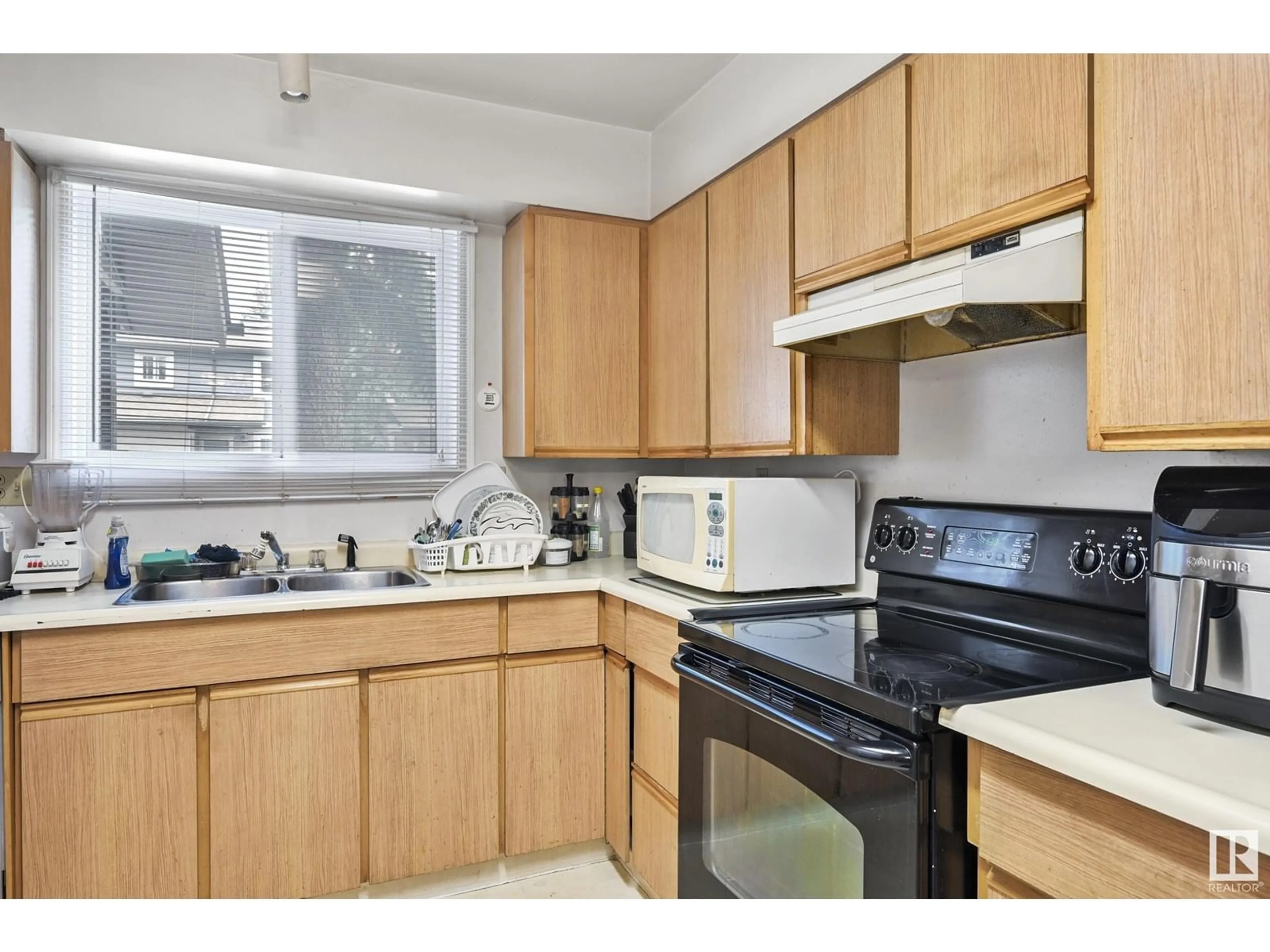Standard kitchen, unknown for #4 - 7604 29 AV, Edmonton Alberta T6K3Z2