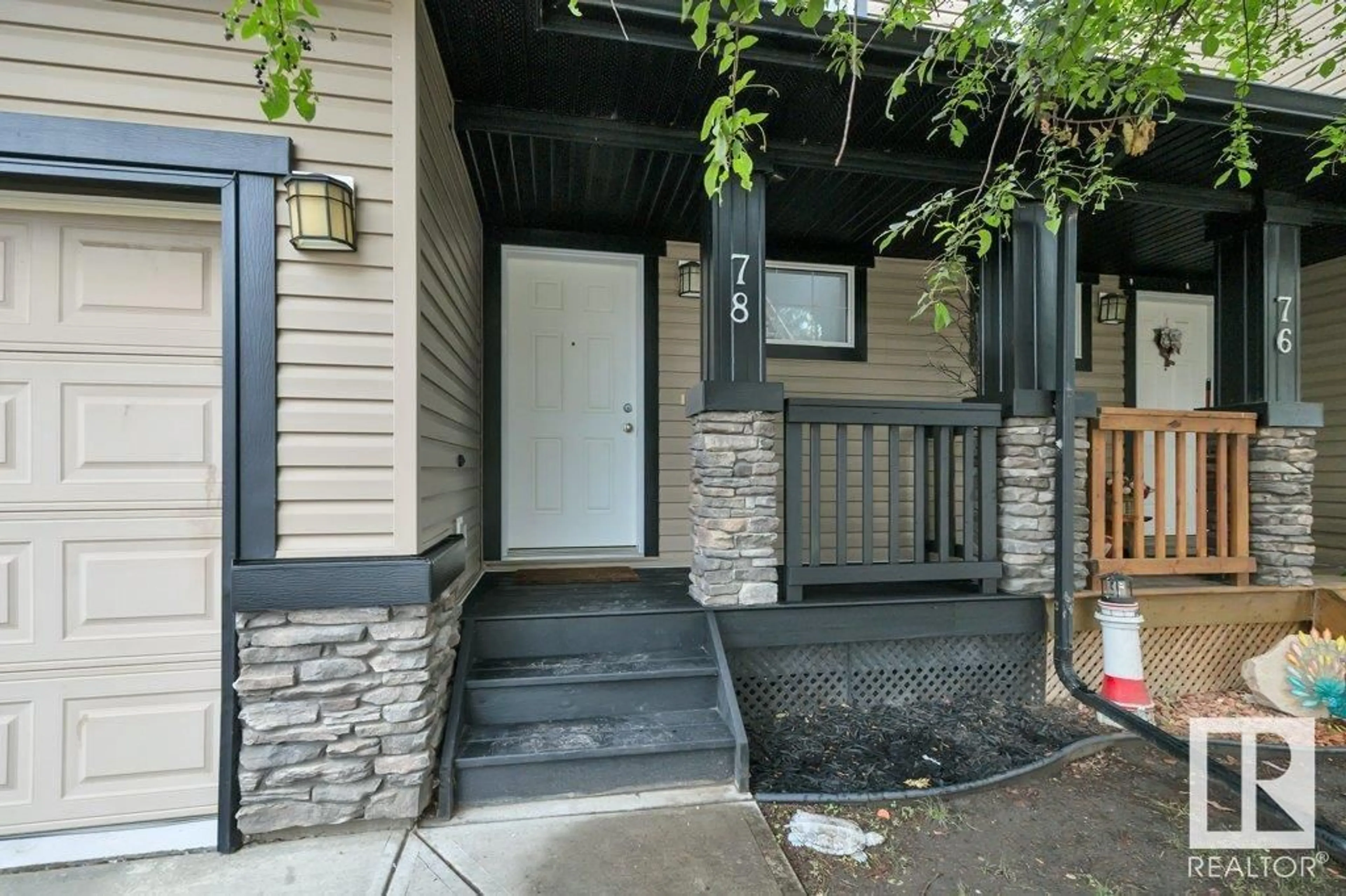 Indoor entryway for 78 FAIRFAX LN, Devon Alberta T9G0A4