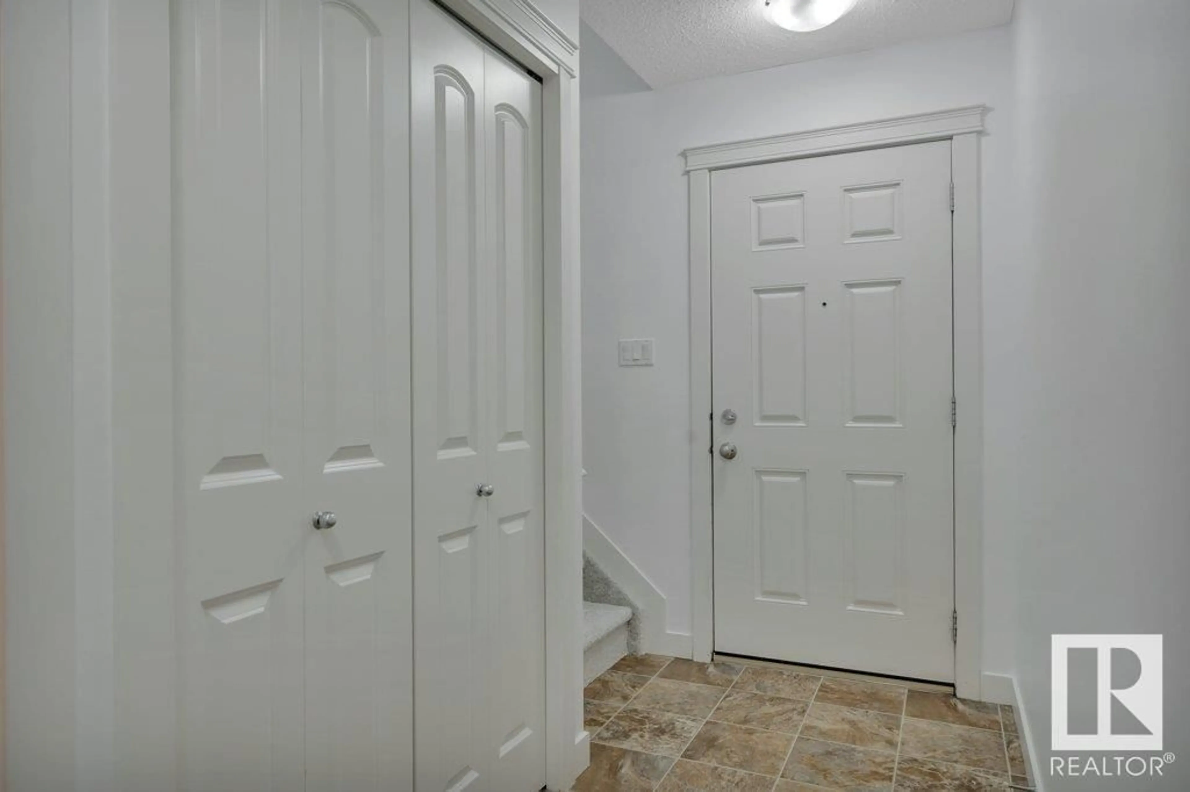 Indoor entryway for 78 FAIRFAX LN, Devon Alberta T9G0A4