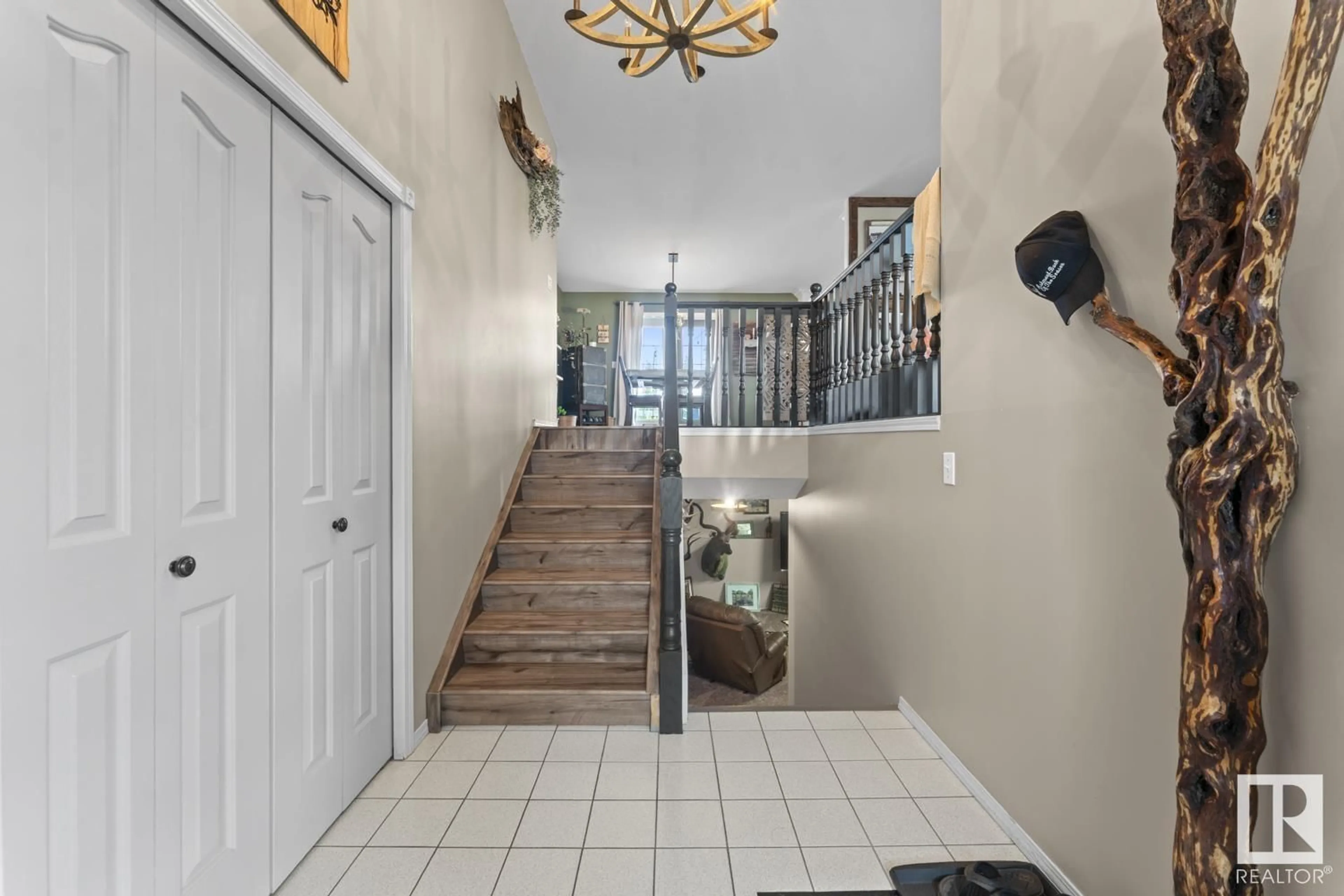 Indoor foyer for 5421 53 AV, St. Paul Town Alberta T0A3A1