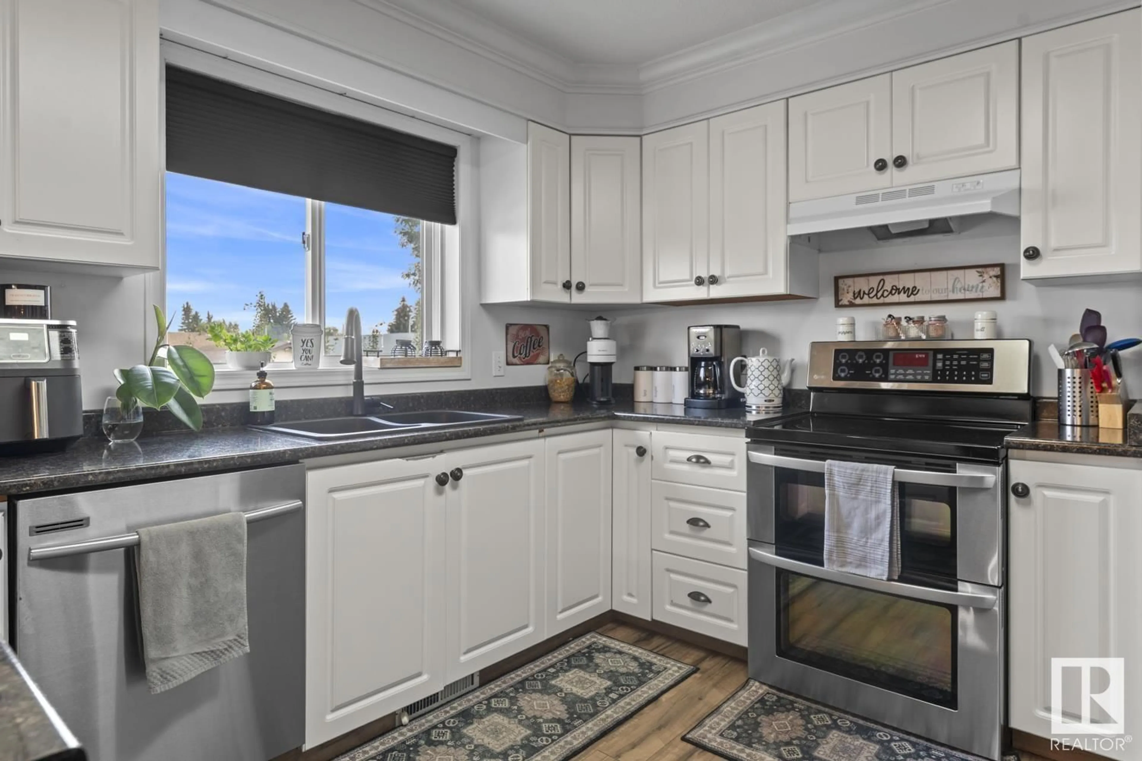 Open concept kitchen, unknown for 5421 53 AV, St. Paul Town Alberta T0A3A1